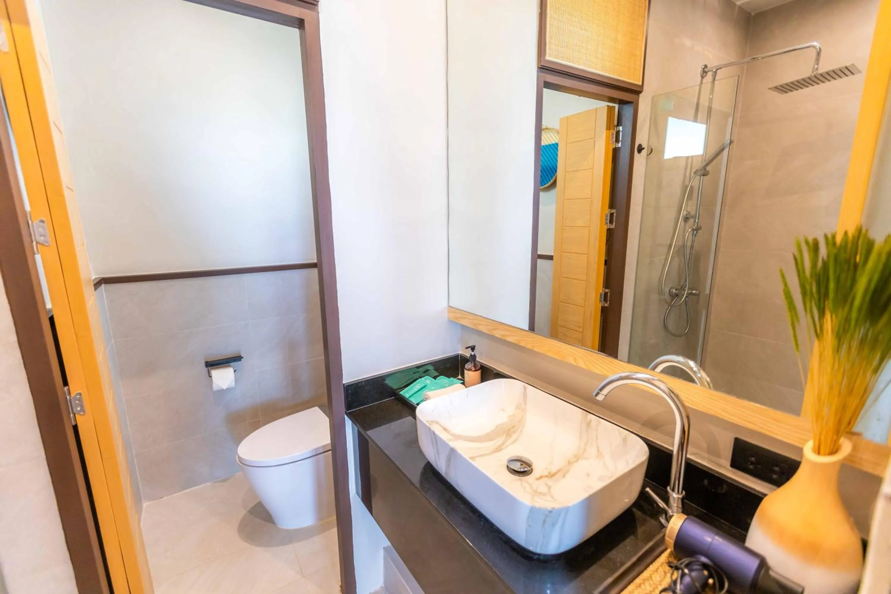 Bathroom in Le La Lake Resort and Spa