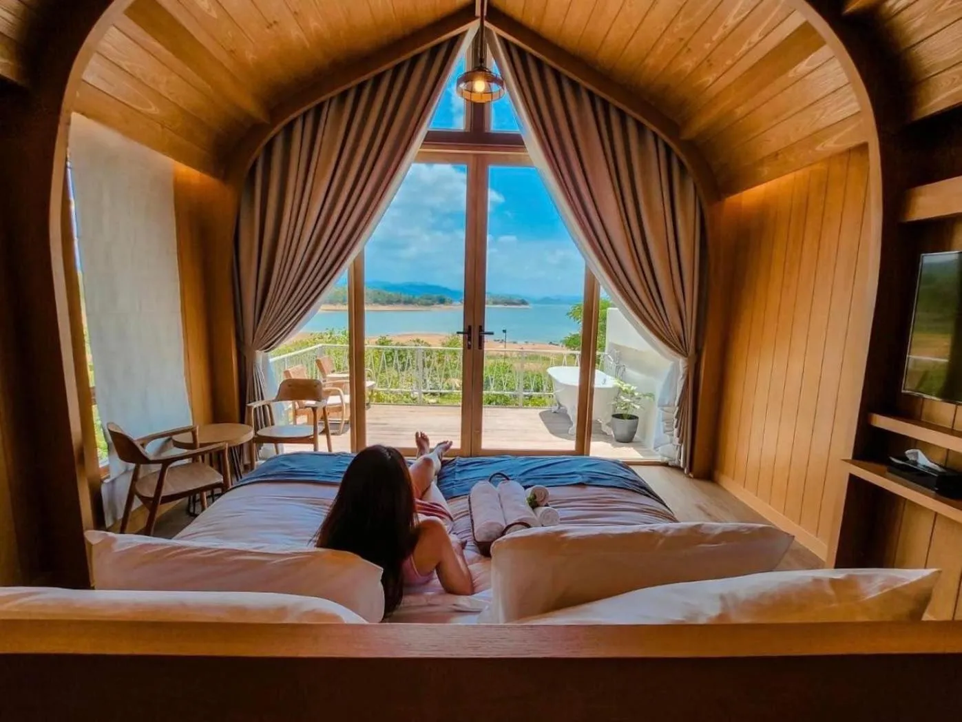 Bedroom, Bed in Le La Lake Resort and Spa