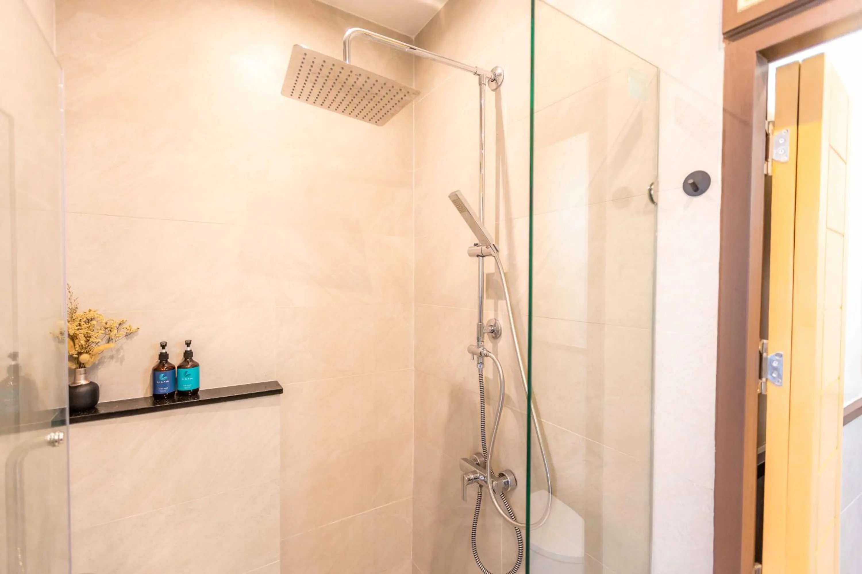 Bathroom in Le La Lake Resort and Spa