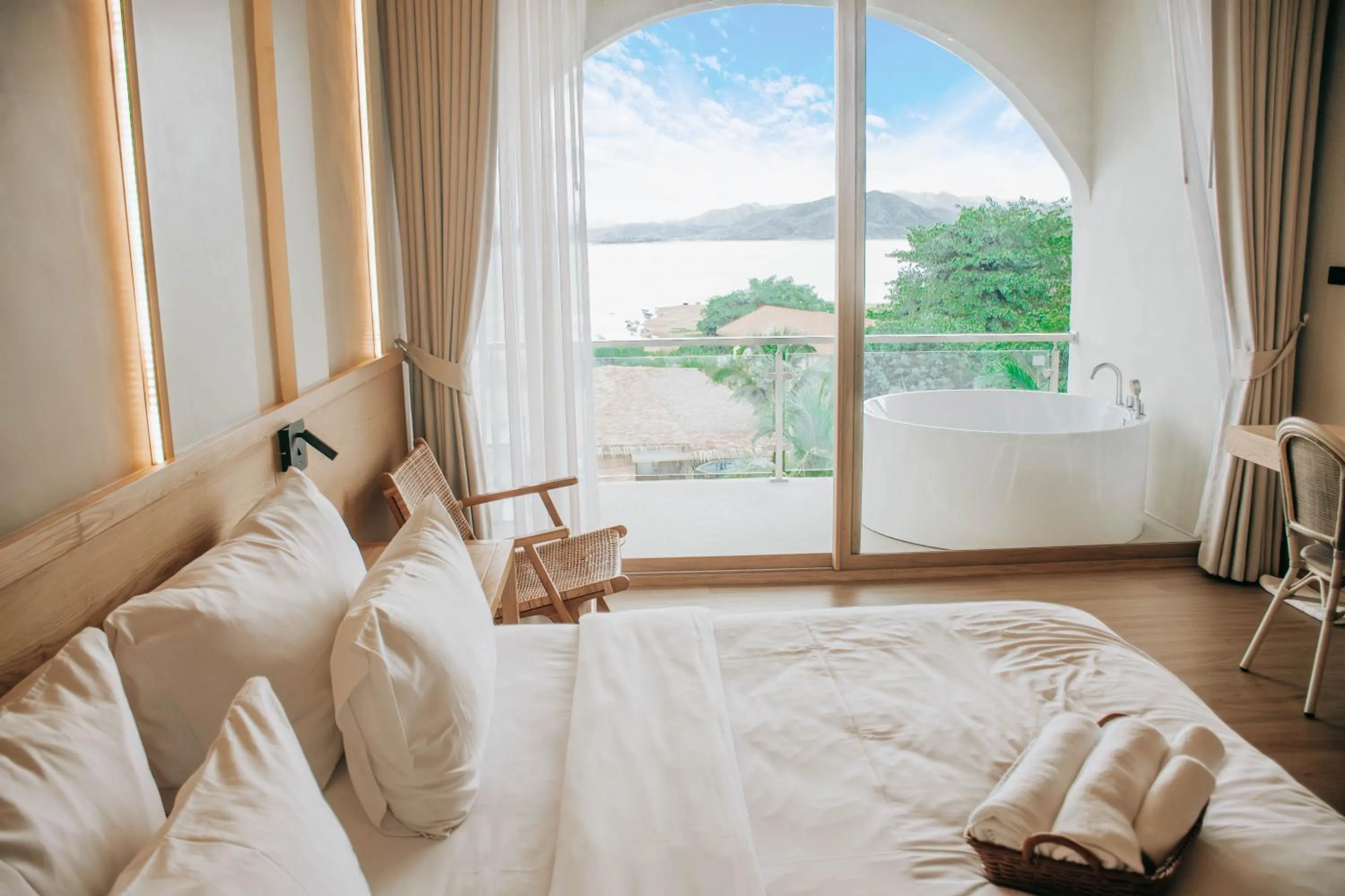 Bedroom, Bed in Le La Lake Resort and Spa