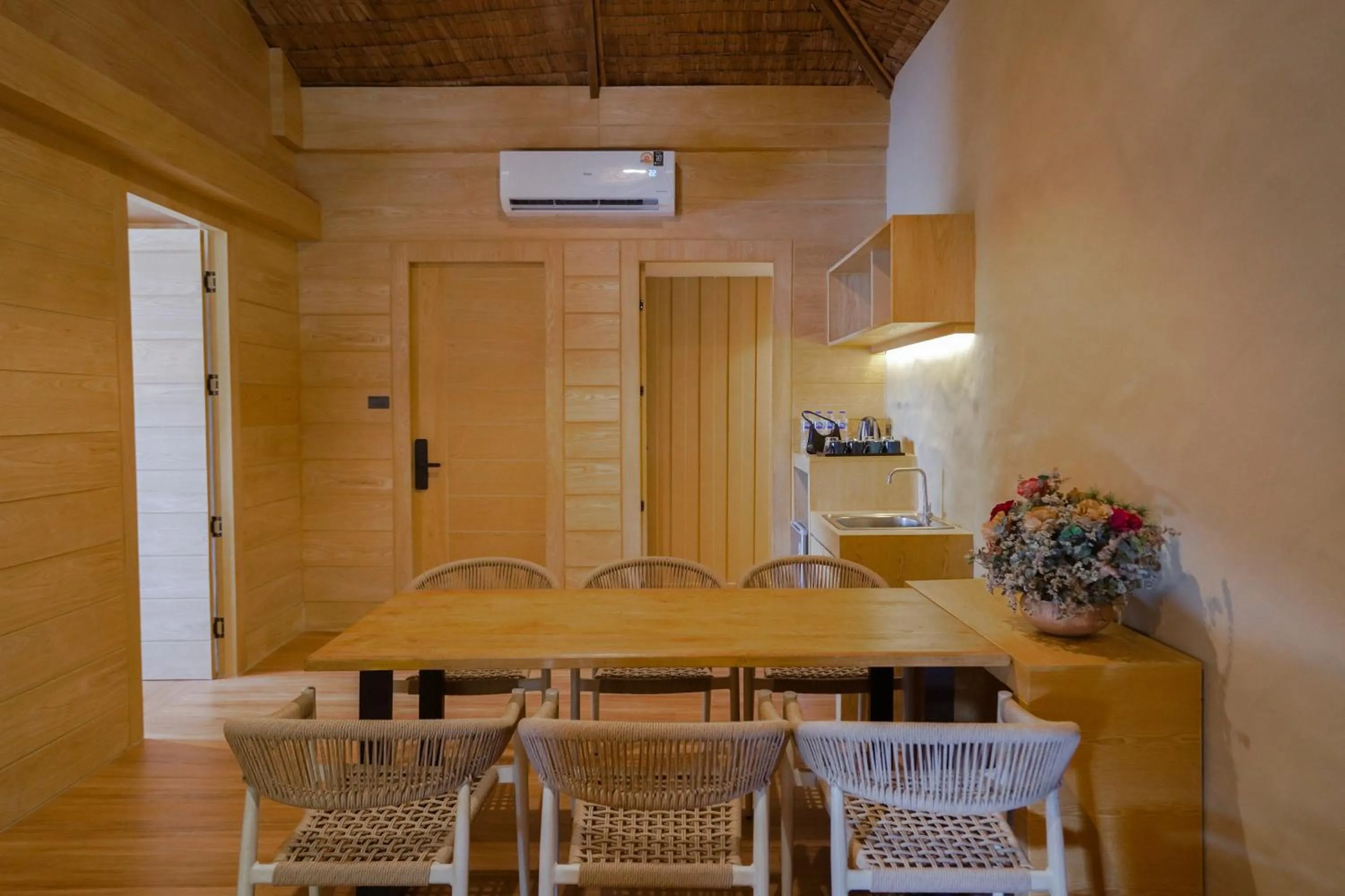 Living room in Le La Lake Resort and Spa