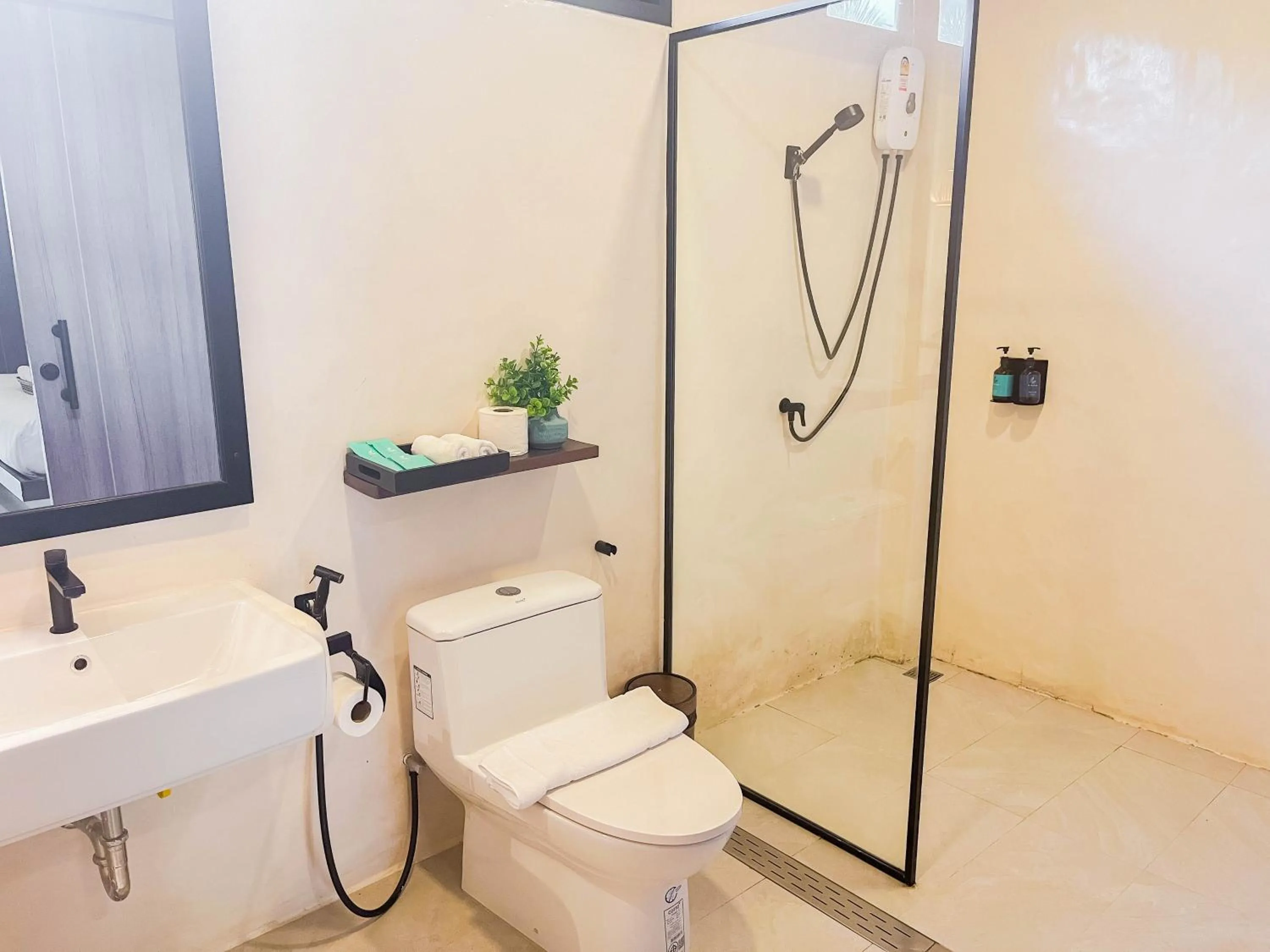 Bathroom in Le La Lake Resort and Spa