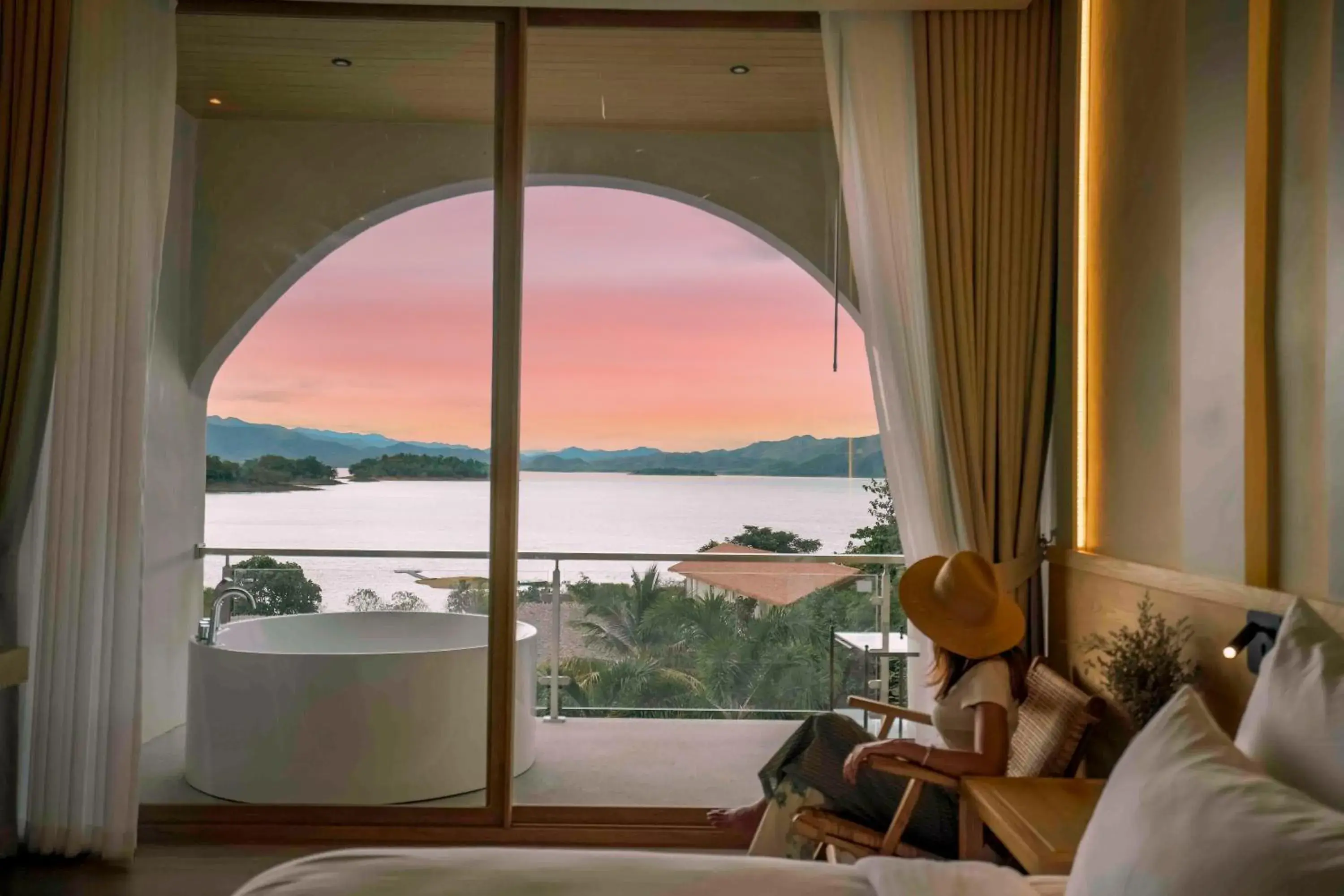 Deluxe Room in Le La Lake Resort and Spa Deluxe Room in Le La Lake Resort and Spa