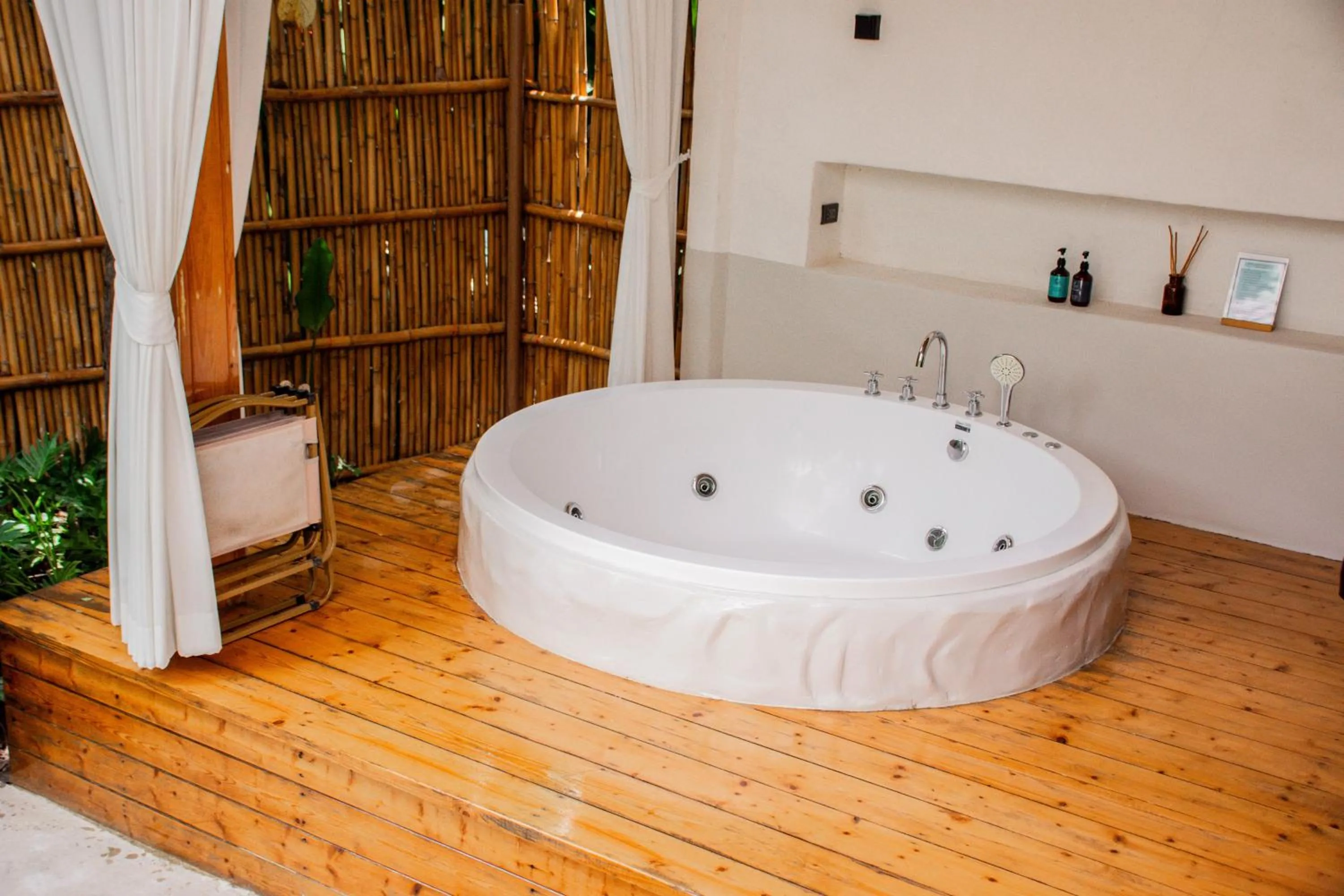 Bath in Le La Lake Resort and Spa