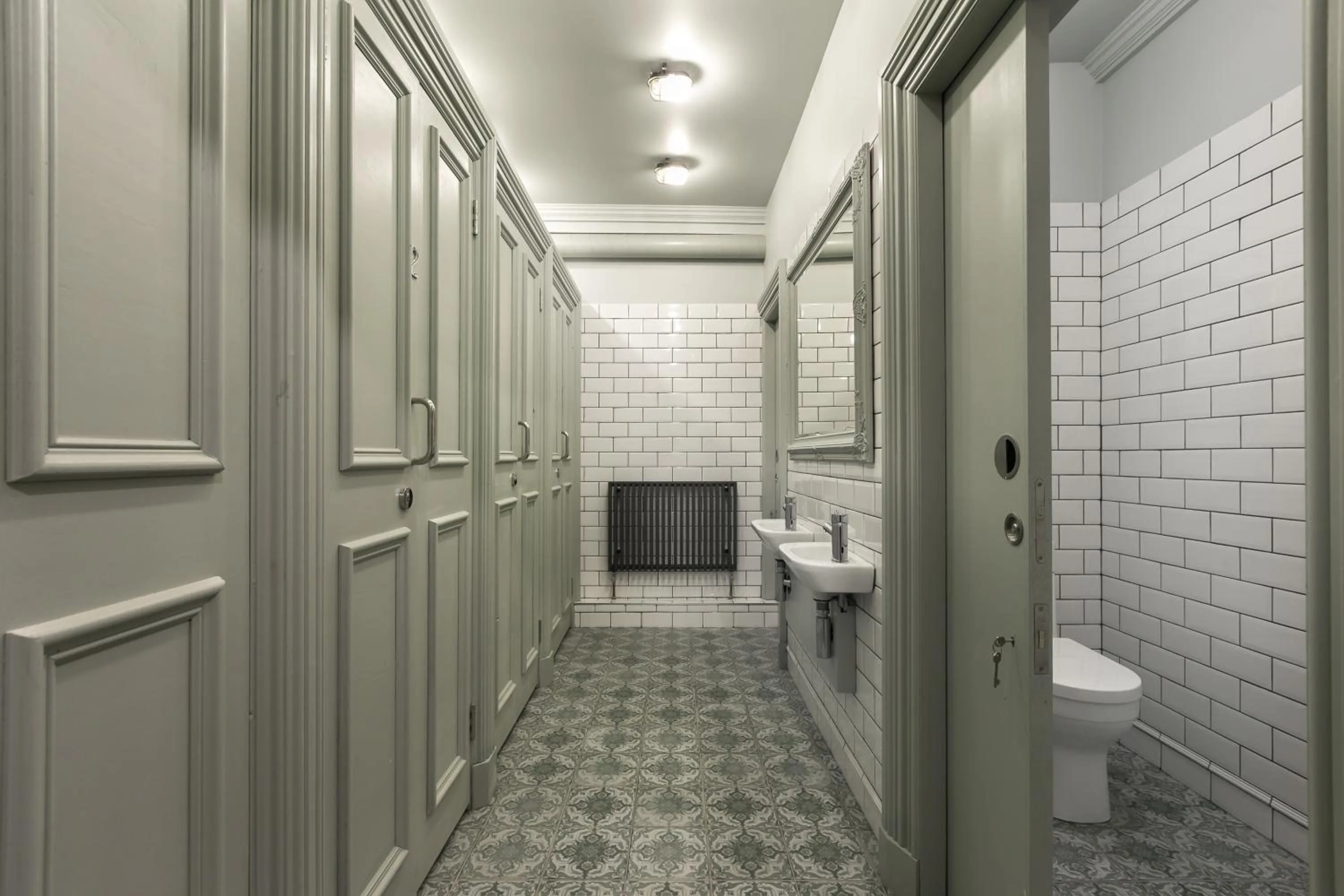 Shower in The Baxter Hostel