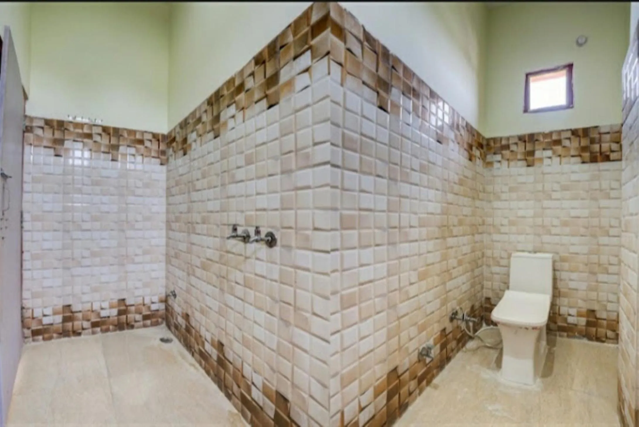 Toilet in Hotel M J, Agra