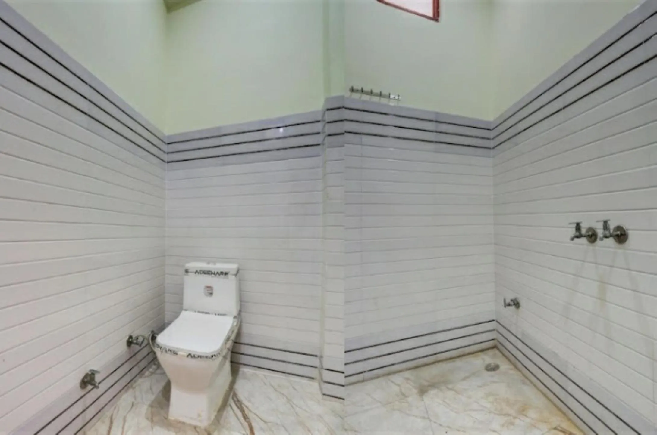 Toilet in Hotel M J, Agra