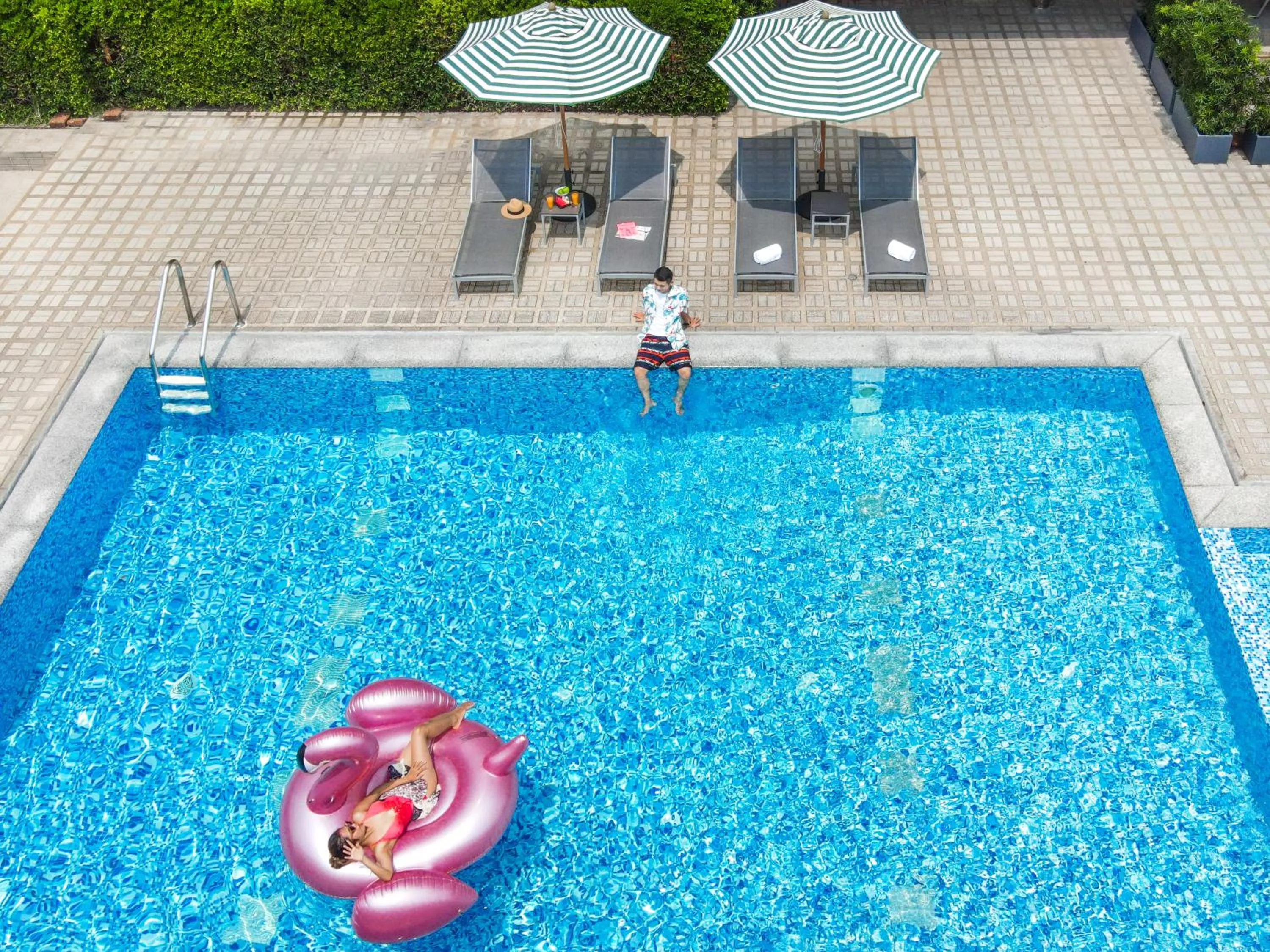 Swimming pool in Jazzotel Bangkok