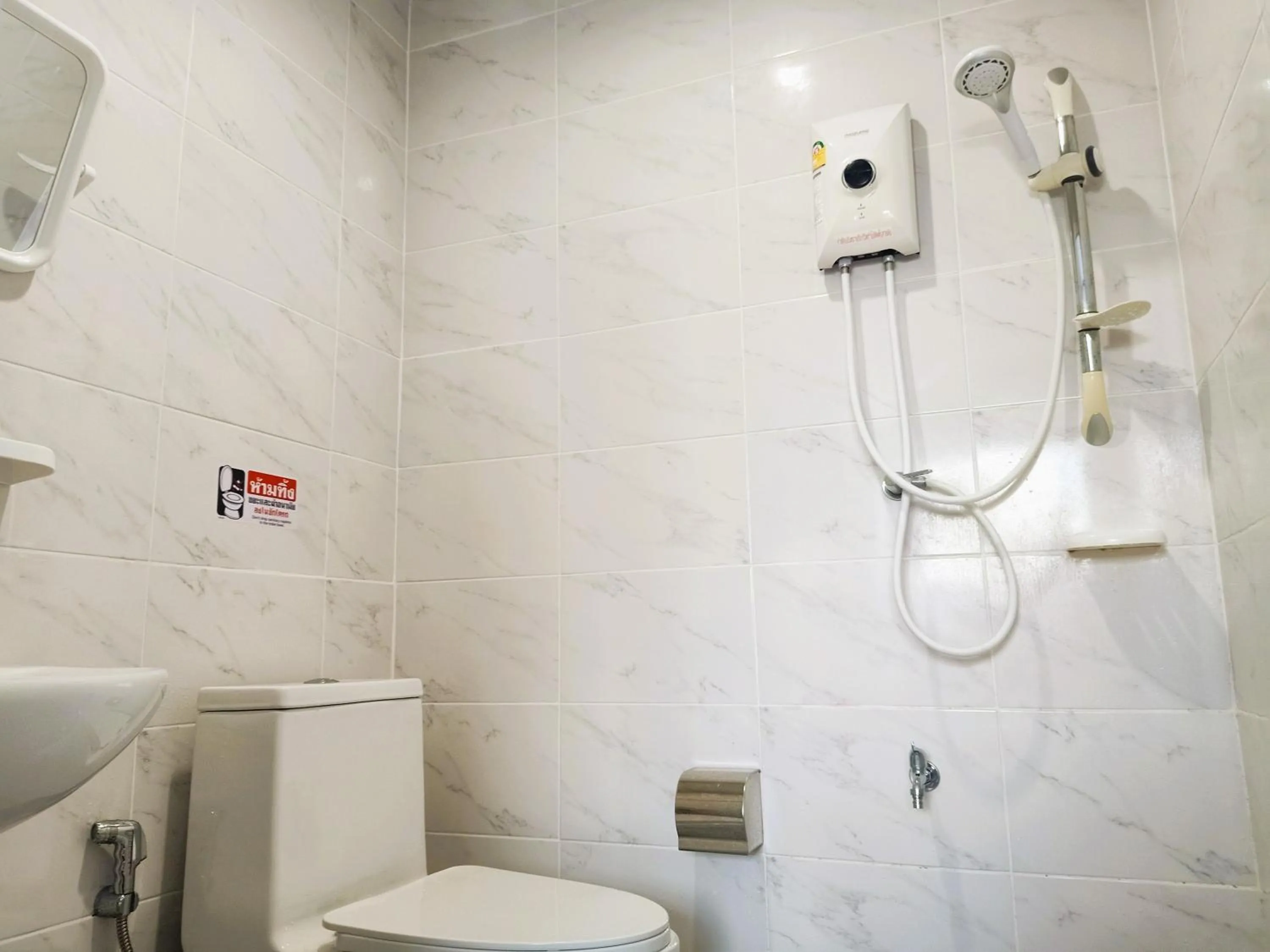 Shower in Chiang Kham Ruk Khun Hotel