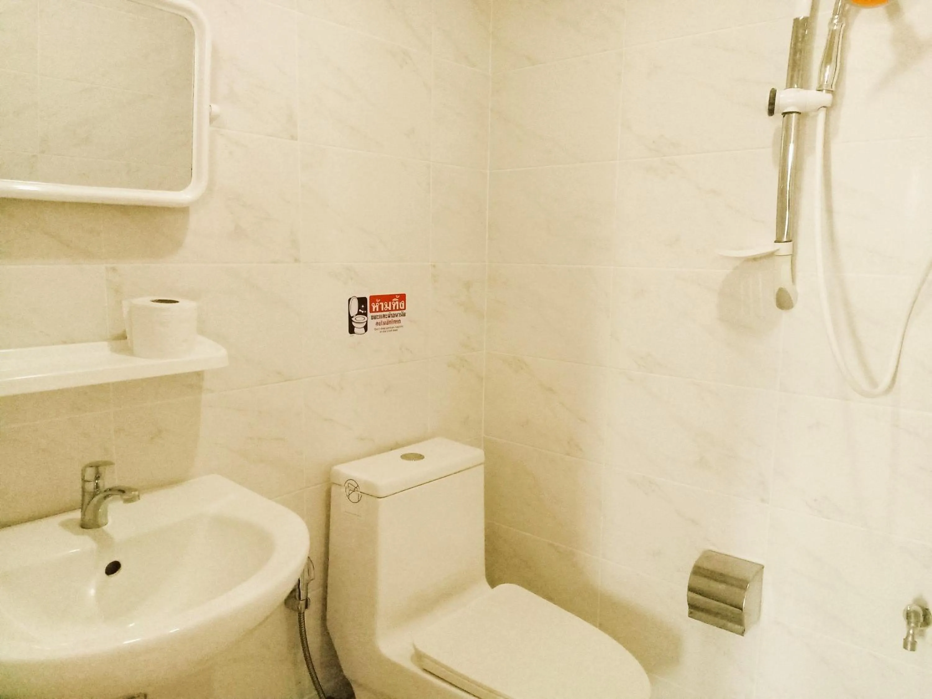 Bathroom in Chiang Kham Ruk Khun Hotel