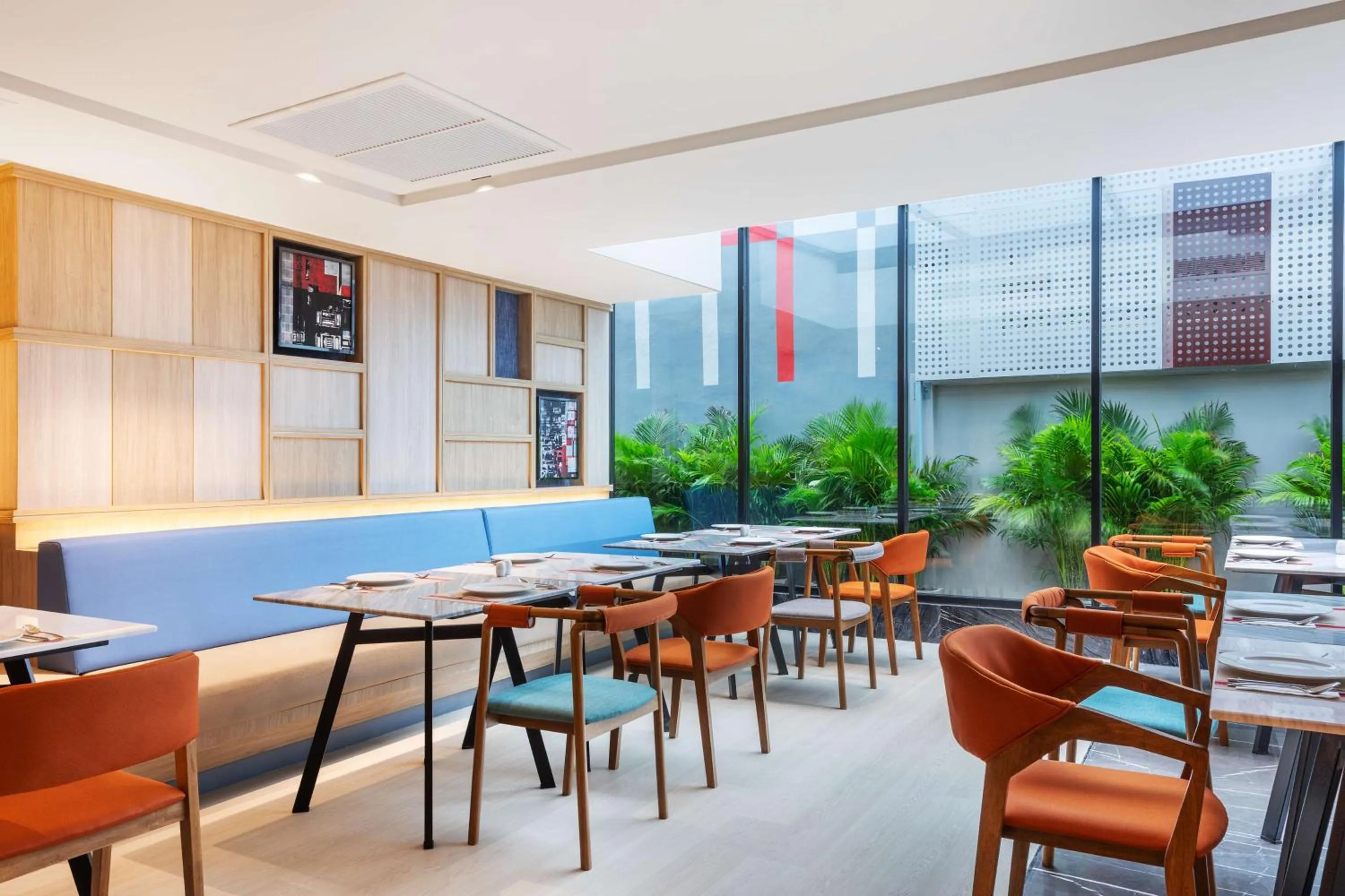 Restaurant/places to eat in Best Western Click Sathorn 11 Bangkok