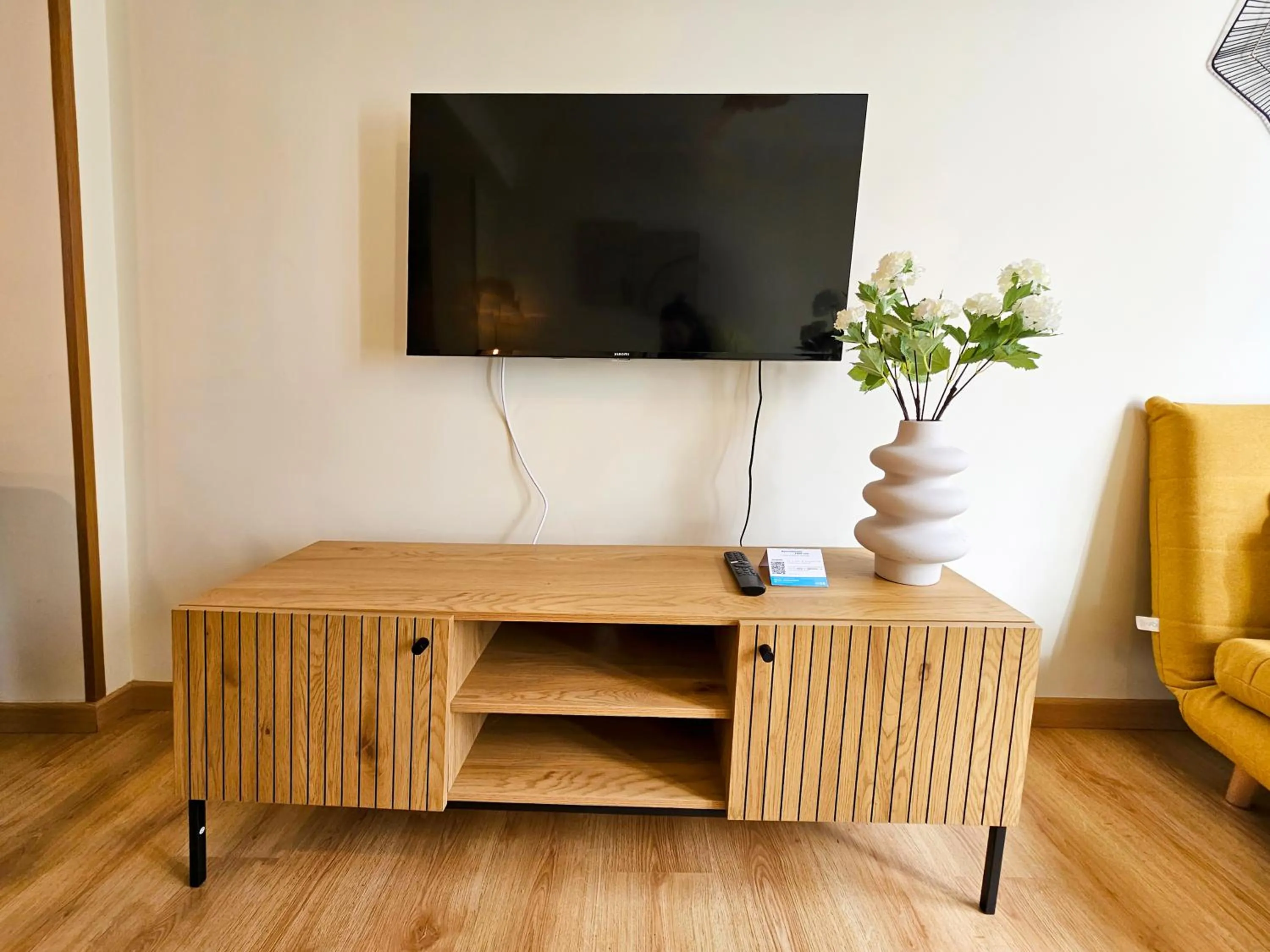 TV and multimedia in Apartamentos Escarrilla Suites 3000