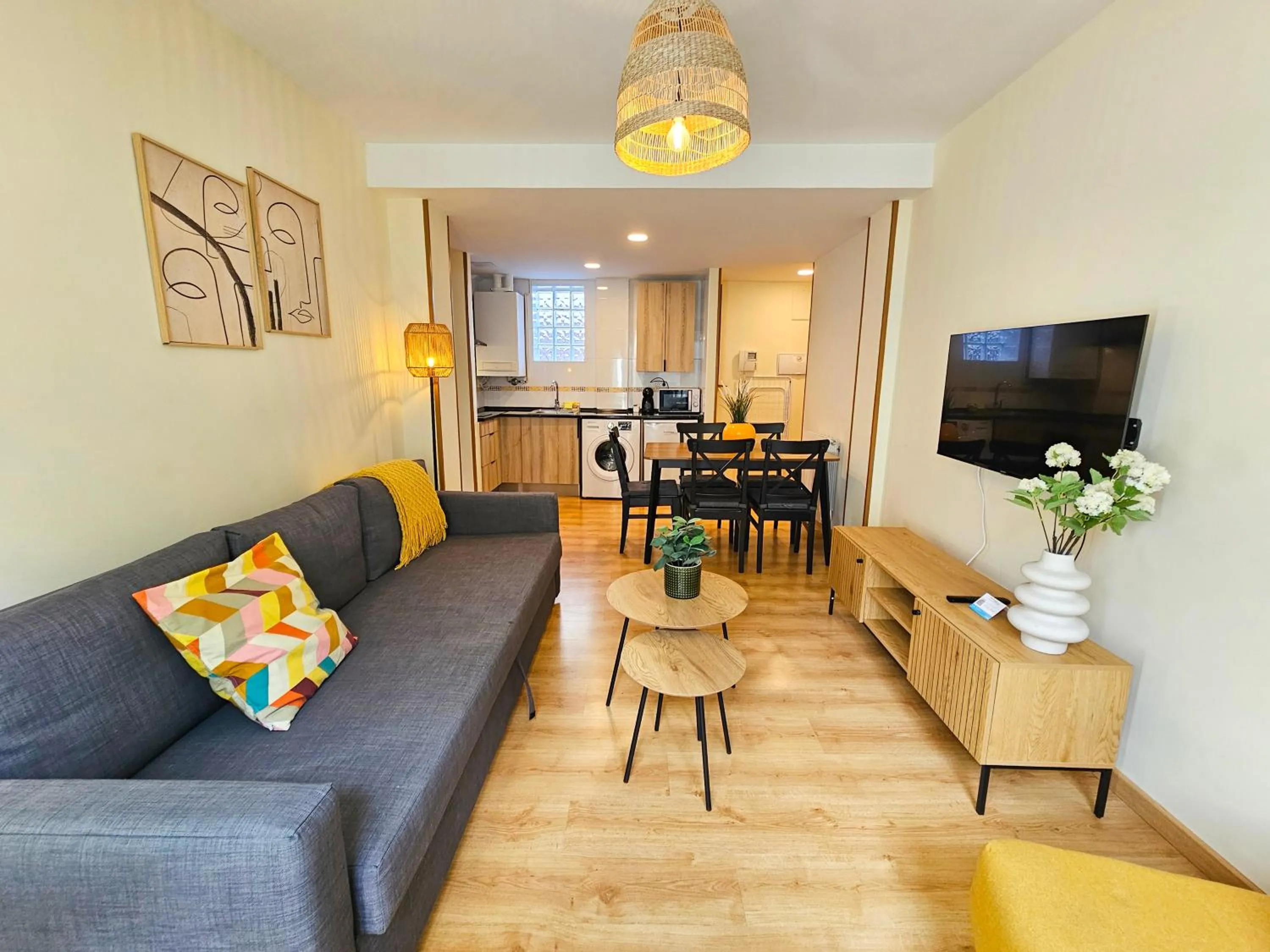 Apartamentos Escarrilla Suites 3000