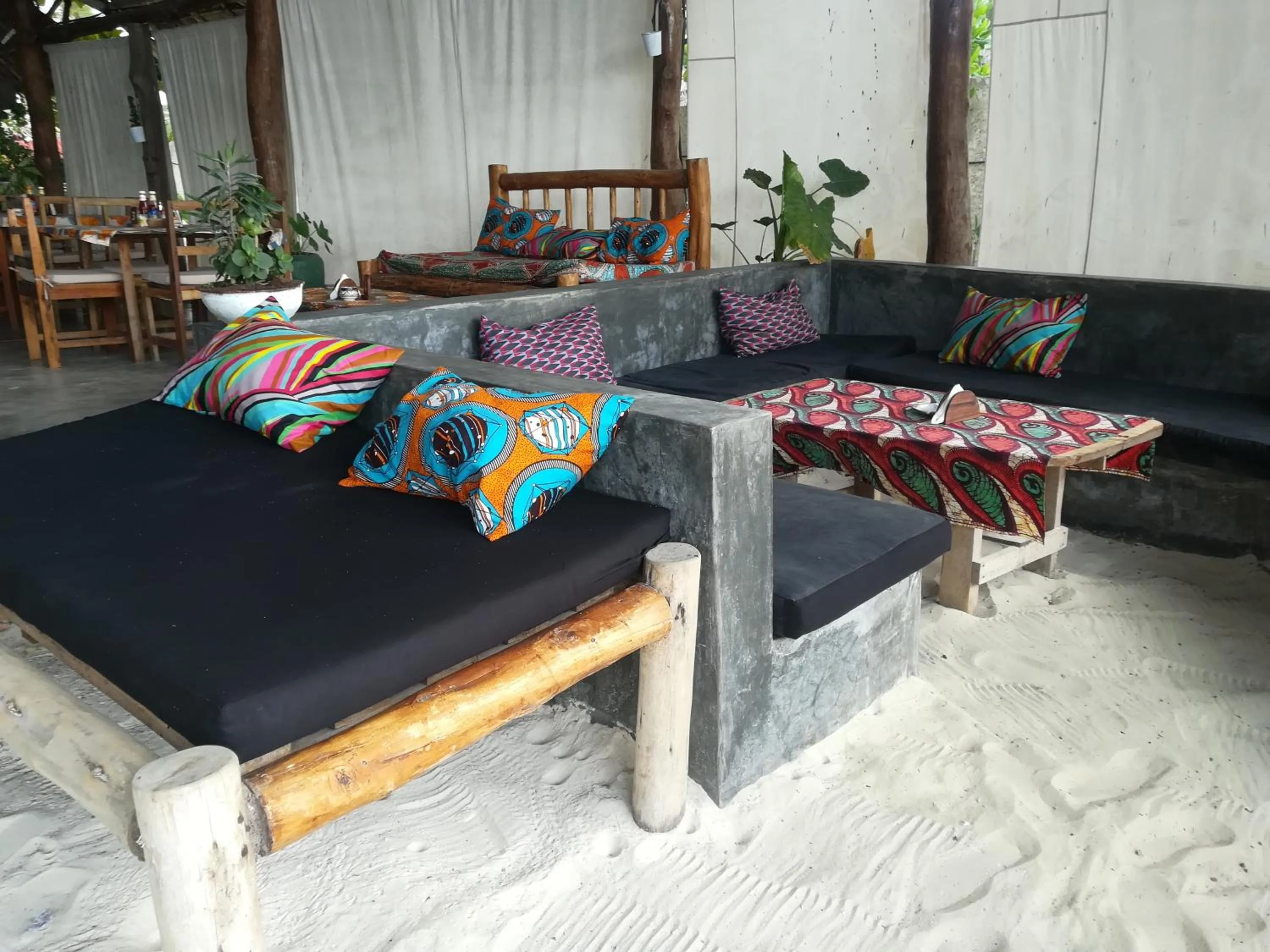 Restaurant/places to eat in Bahari Beach Bungalows