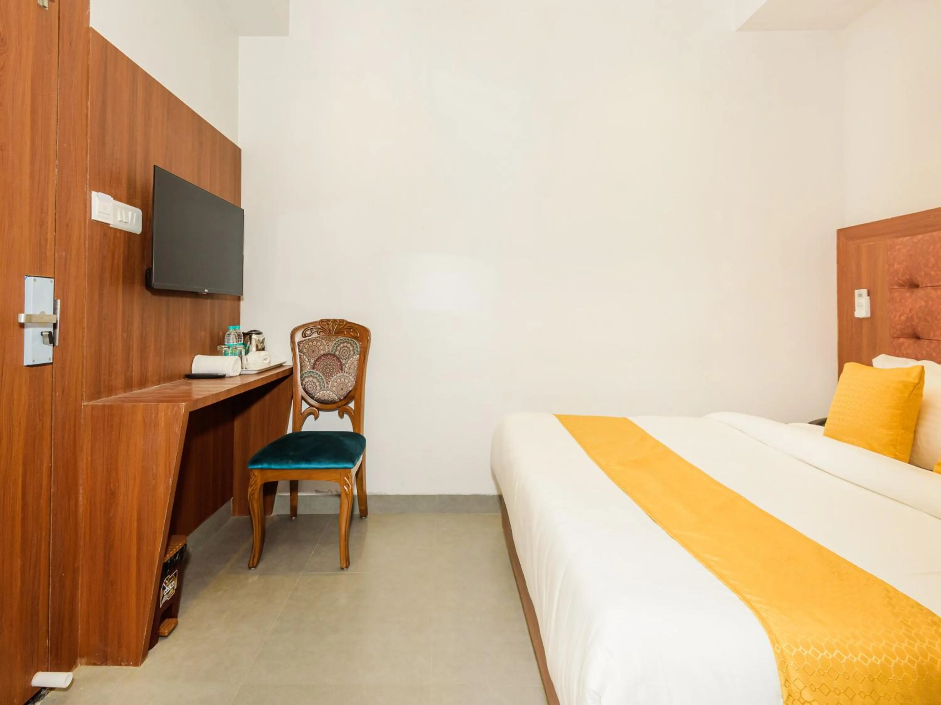 Seating area, Bed in Hotel Zillion Executive Near US Consulate Bandra Kurla Complex Mumbai Near Mumbai Airport Mumbai