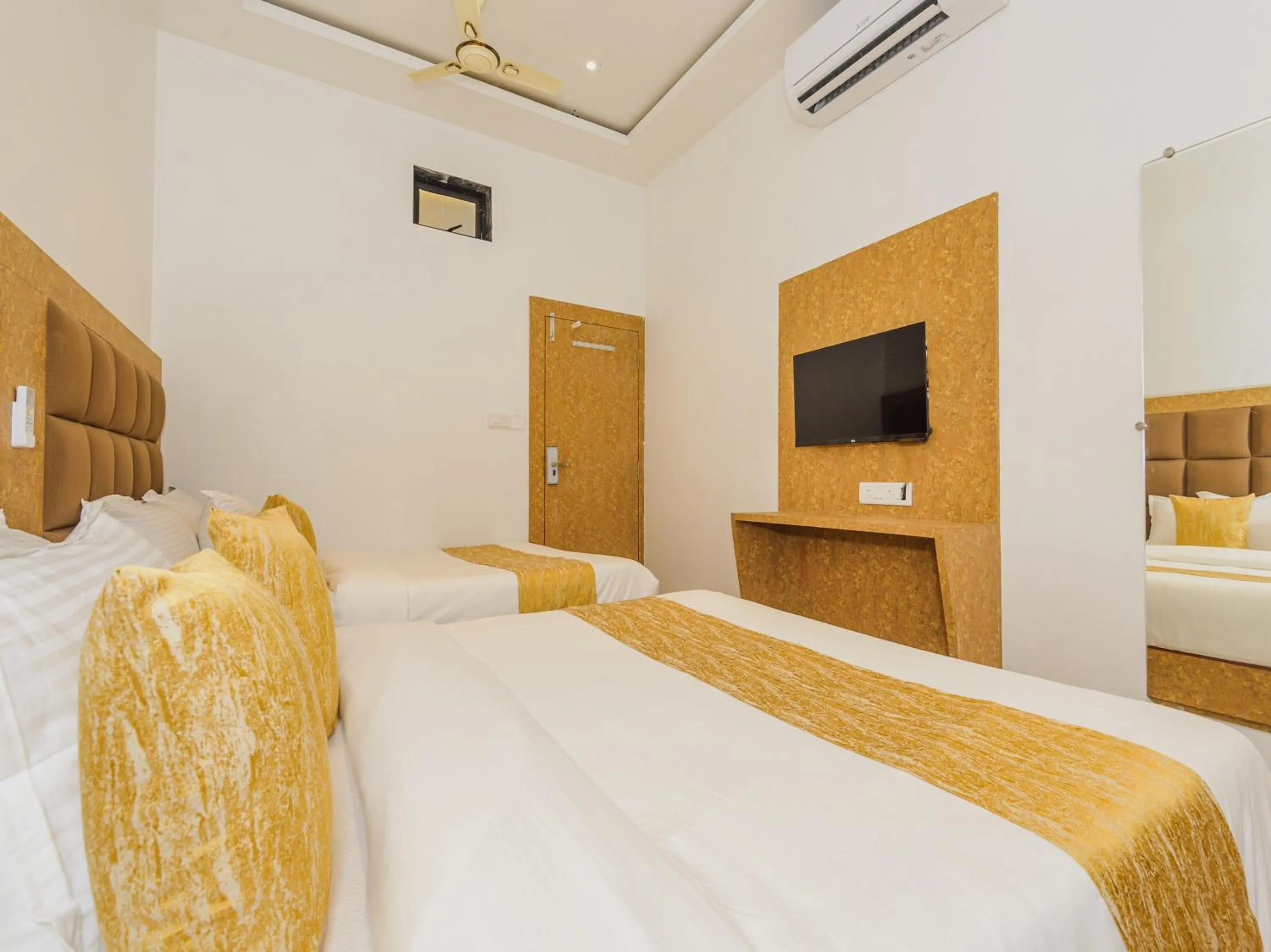 Bed in Hotel Zillion Executive Near US Consulate Bandra Kurla Complex Mumbai Near Mumbai Airport Mumbai