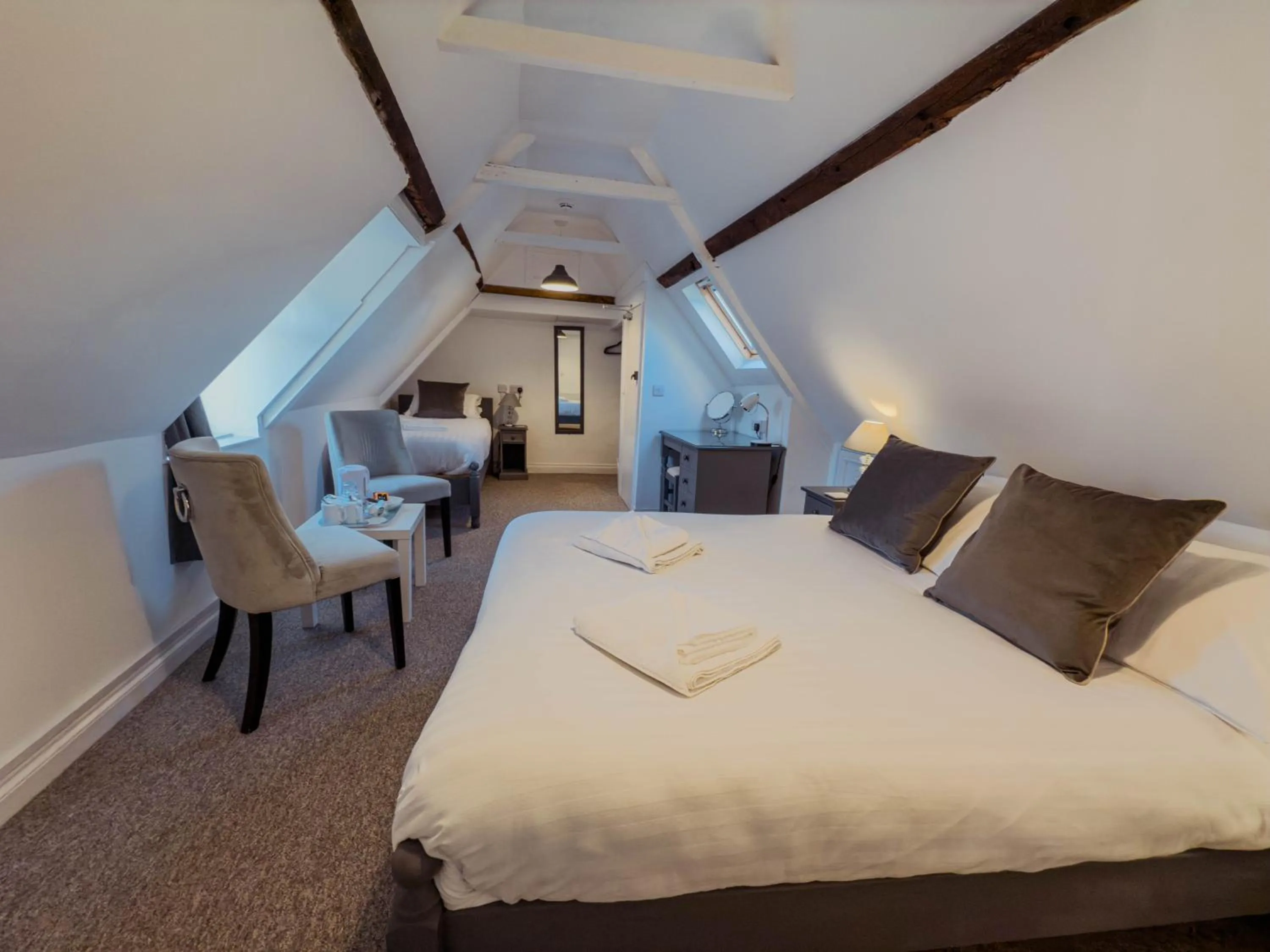 Photo of the whole room, Bed in Newport Quay