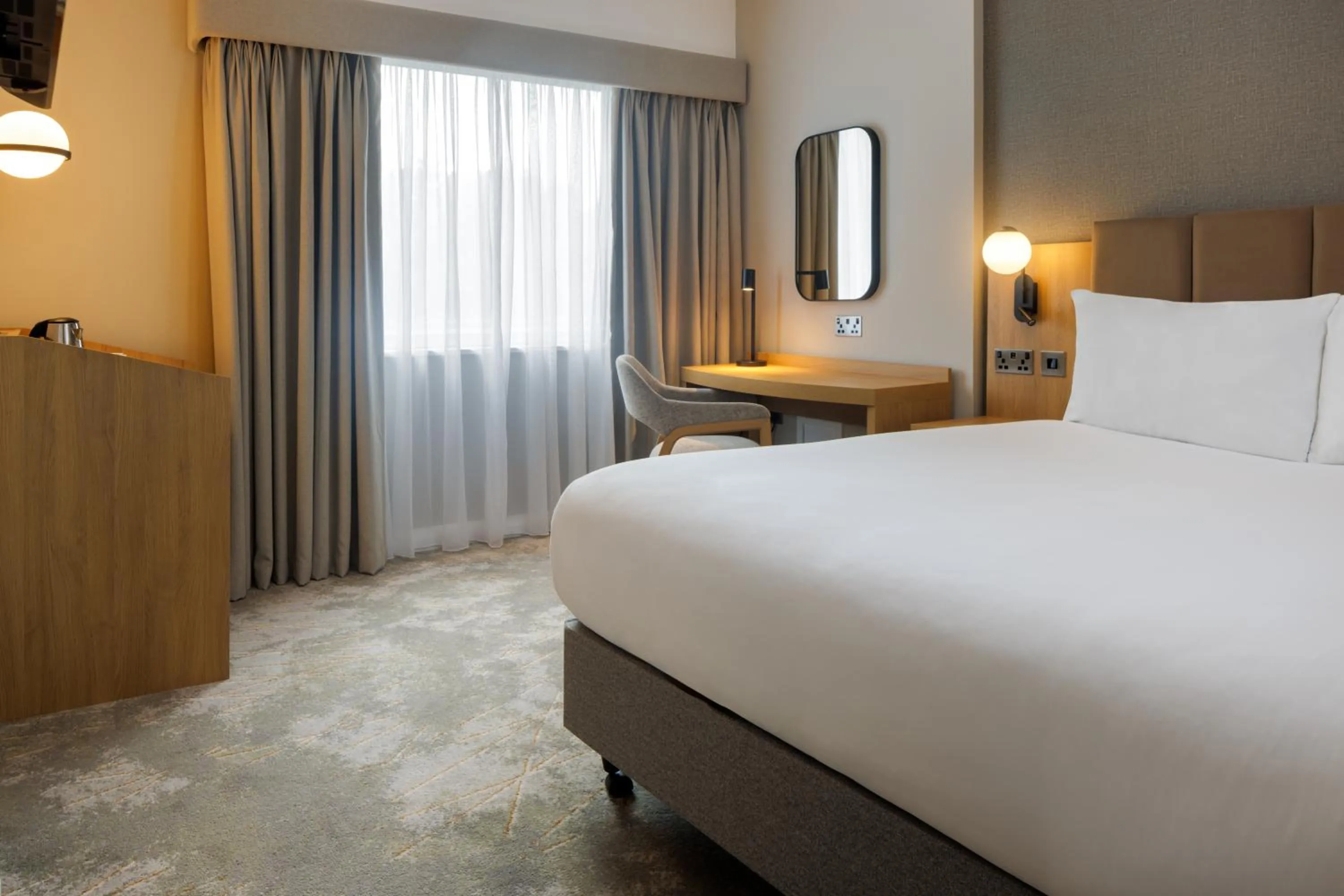 Bedroom, Bed in Crowne Plaza London - Gatwick Airport by IHG