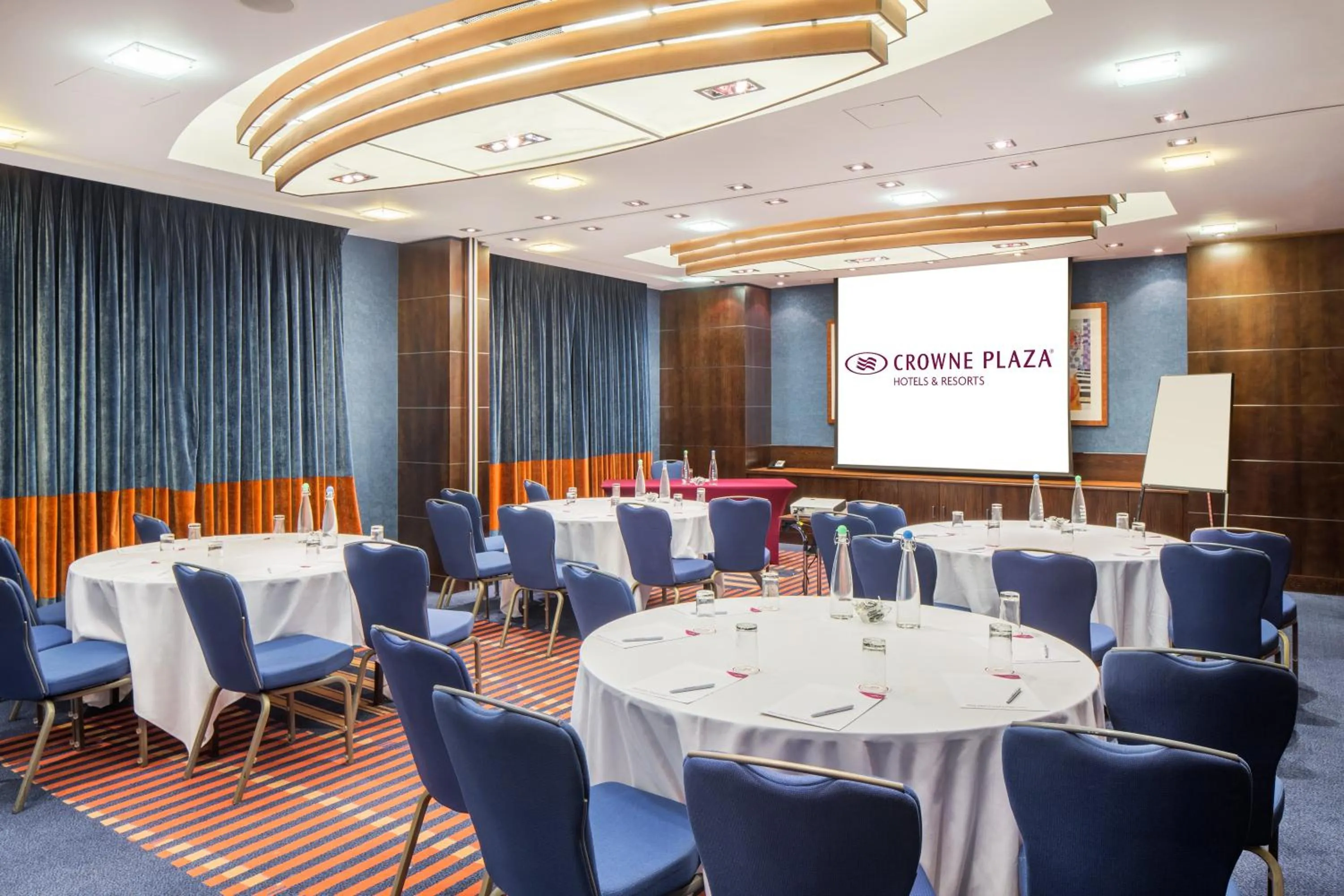 Meeting/conference room in Crowne Plaza London - Gatwick Airport by IHG