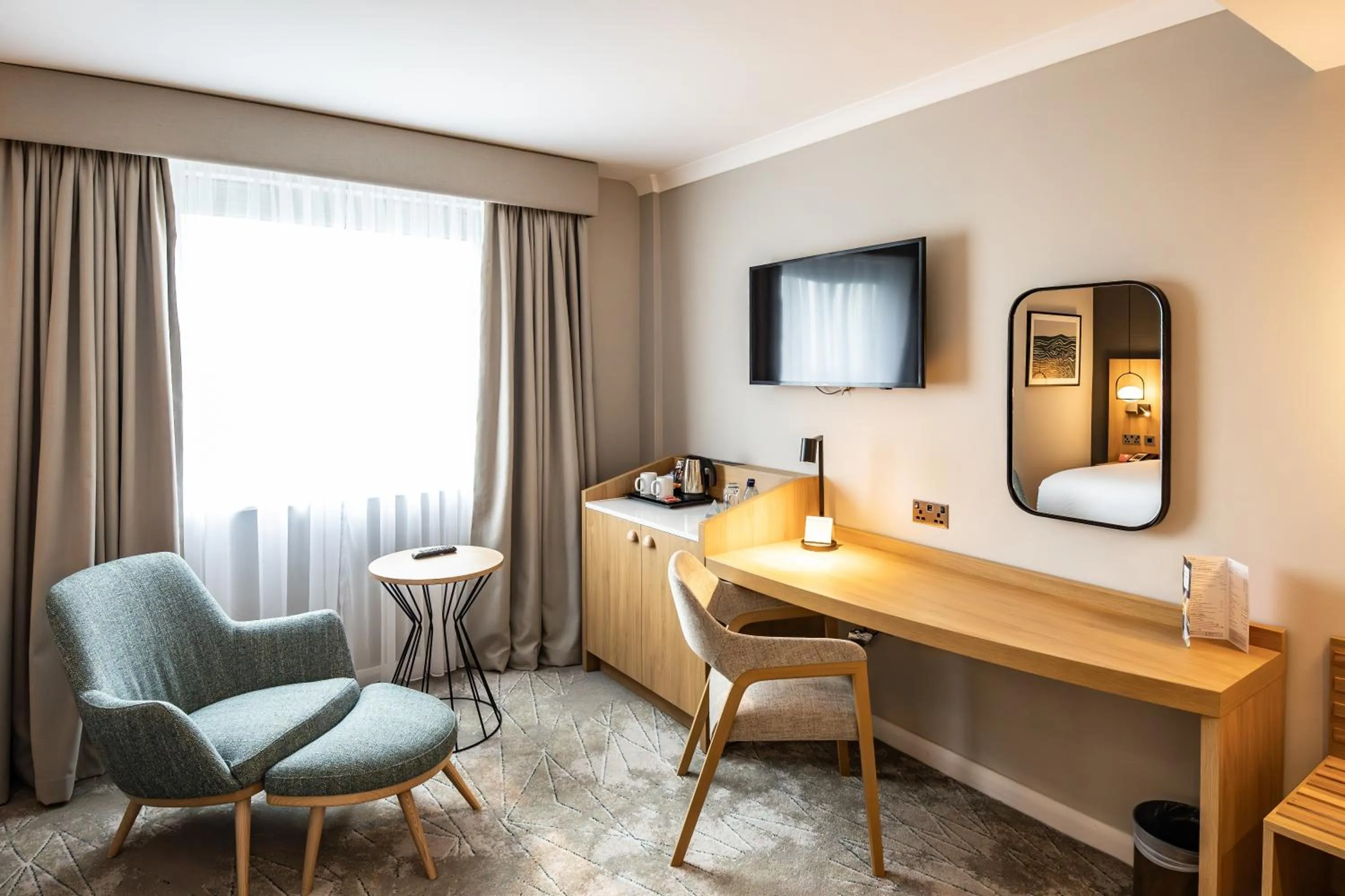 TV and multimedia in Crowne Plaza London - Gatwick Airport by IHG