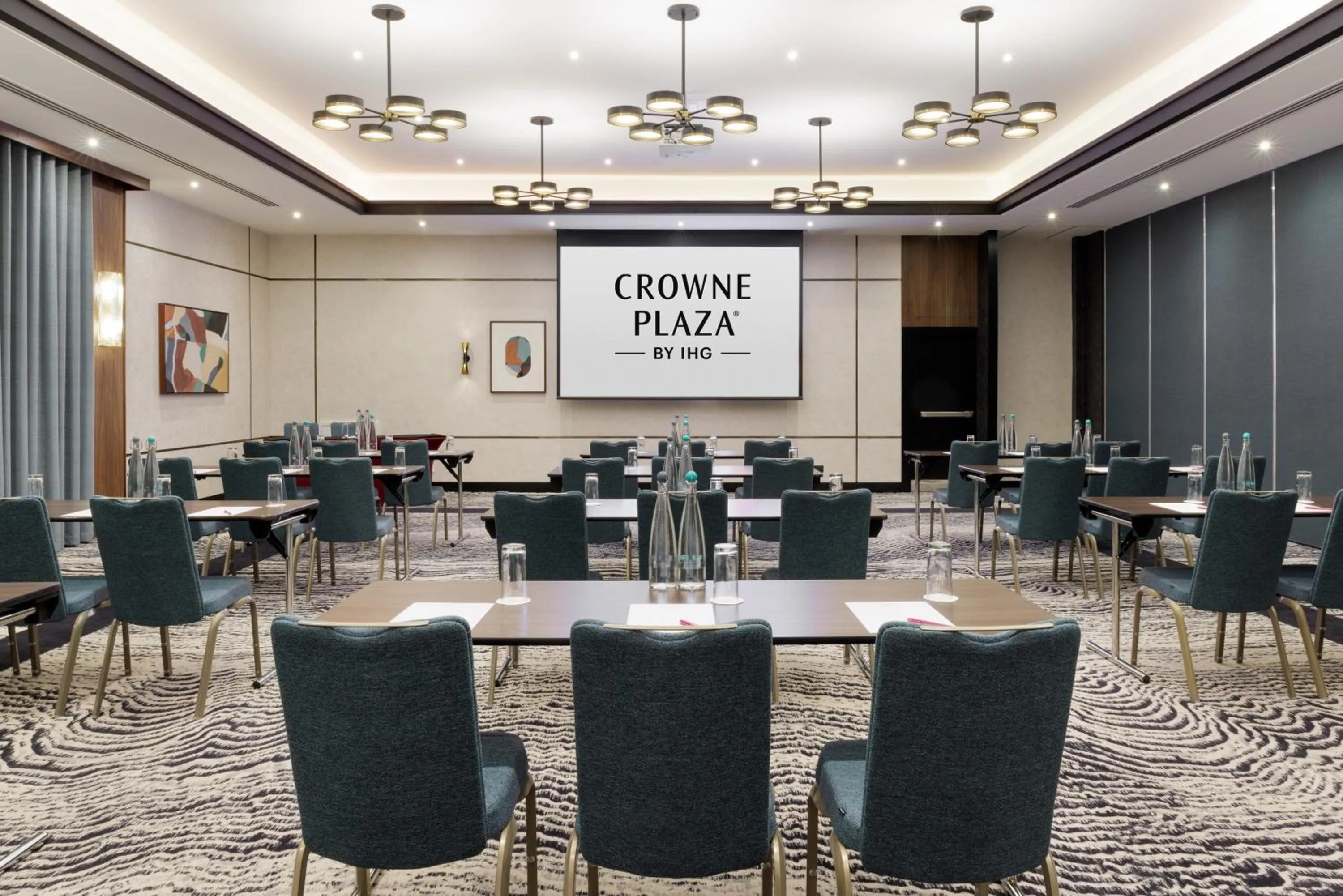 Meeting/conference room in Crowne Plaza London - Gatwick Airport by IHG