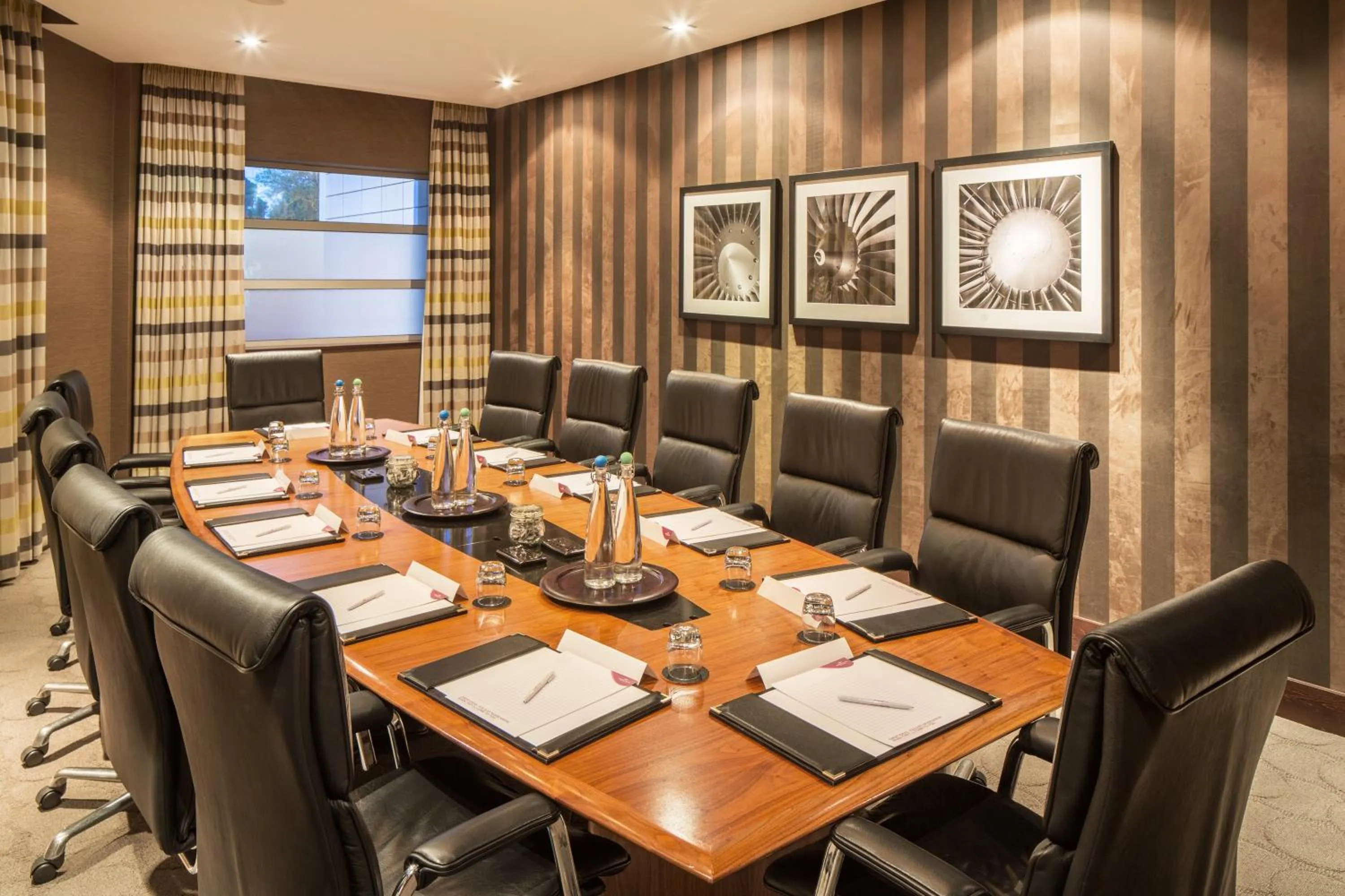 Meeting/conference room in Crowne Plaza London - Gatwick Airport by IHG