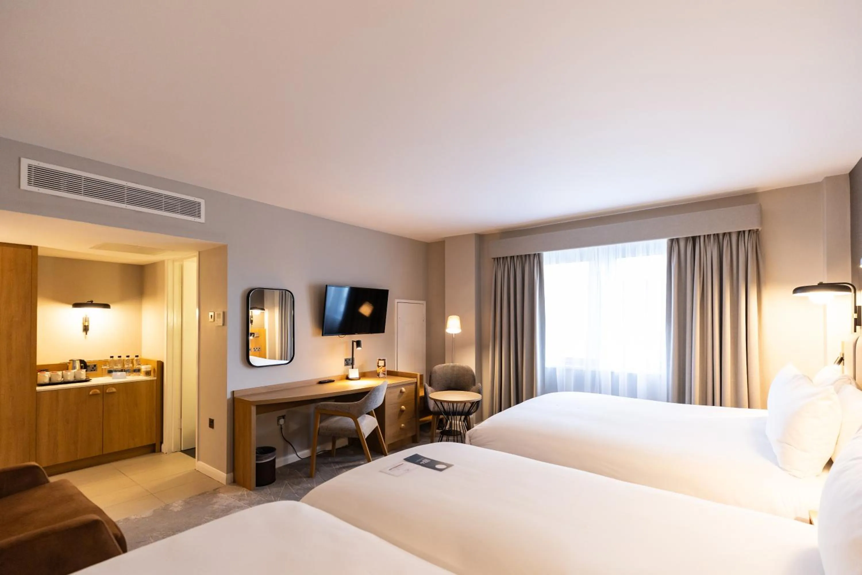 Family, Bed in Crowne Plaza London - Gatwick Airport by IHG