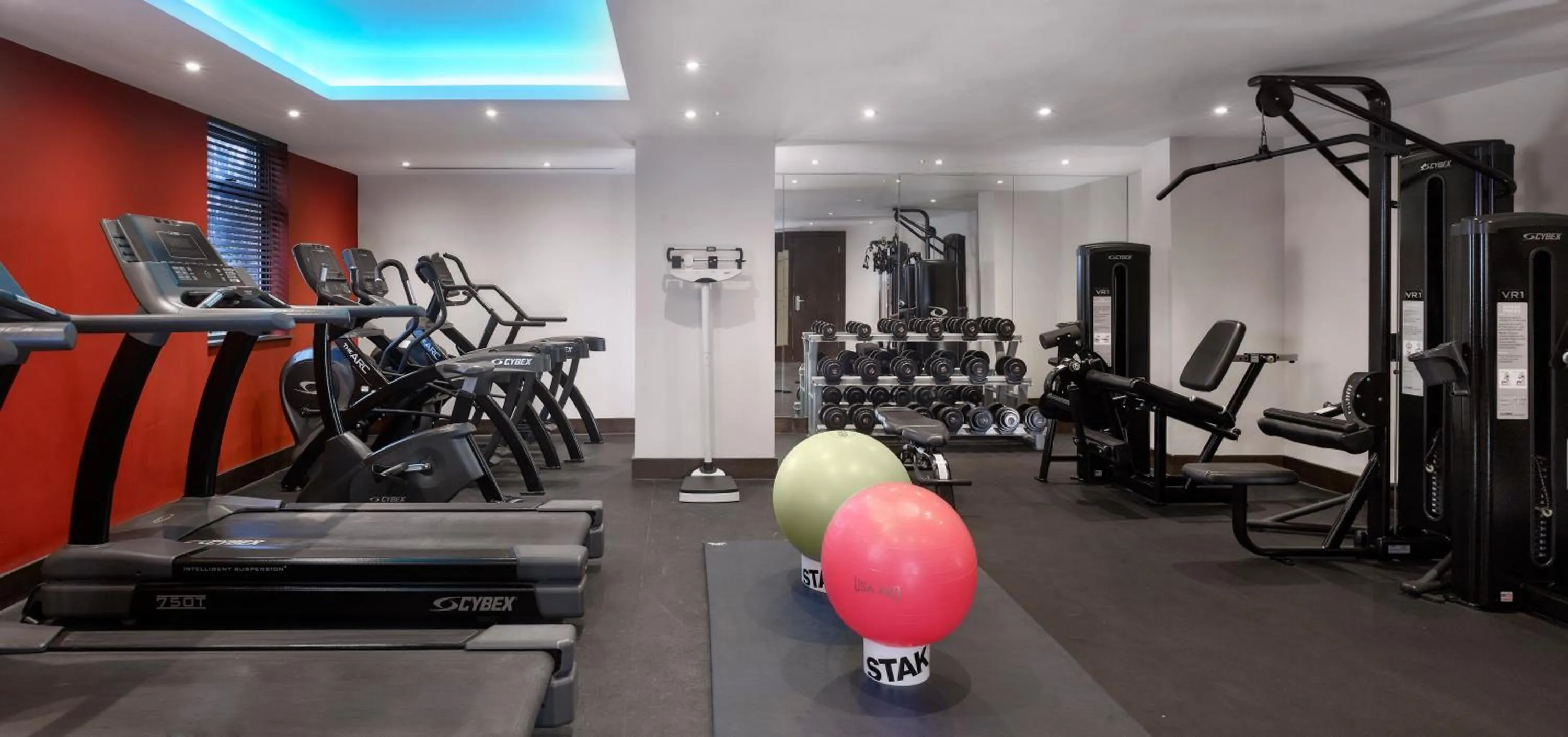 Fitness centre/facilities in Crowne Plaza London - Gatwick Airport by IHG