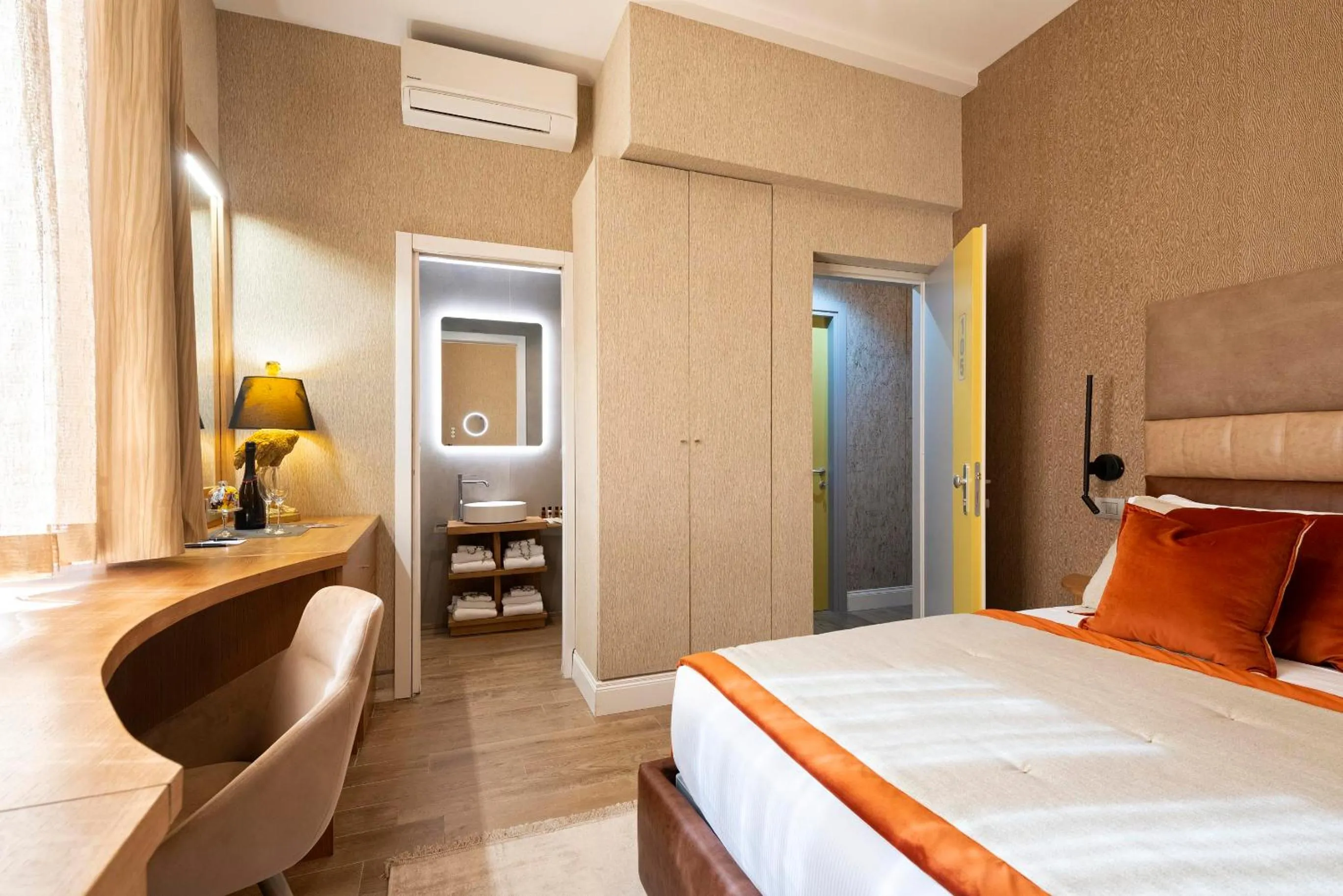 Bedroom, Bed in Royal Rooms Corso