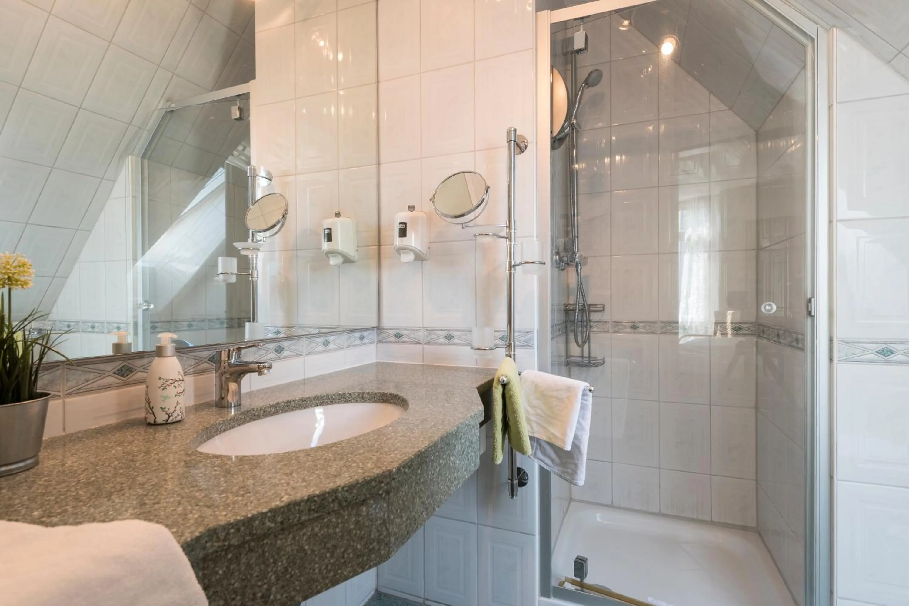 Bathroom in Hotel am Elisabethufer