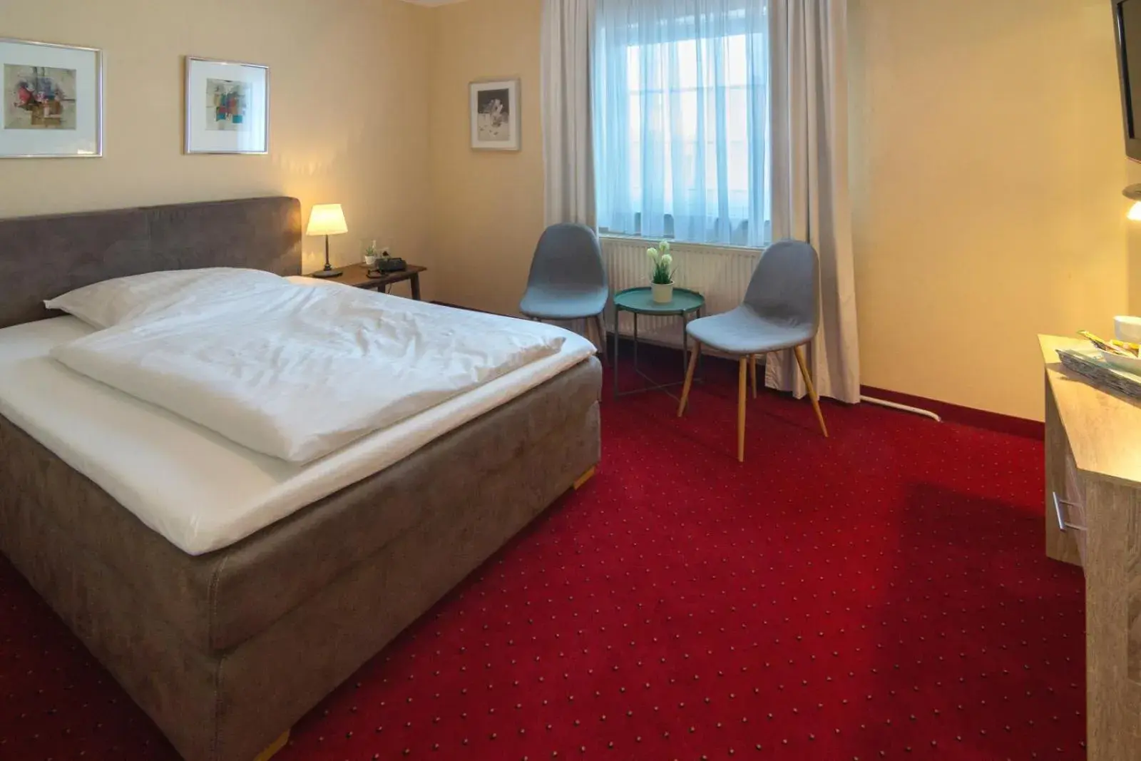 Budget Double Room in Hotel am Elisabethufer Budget Double Room in Hotel am Elisabethufer