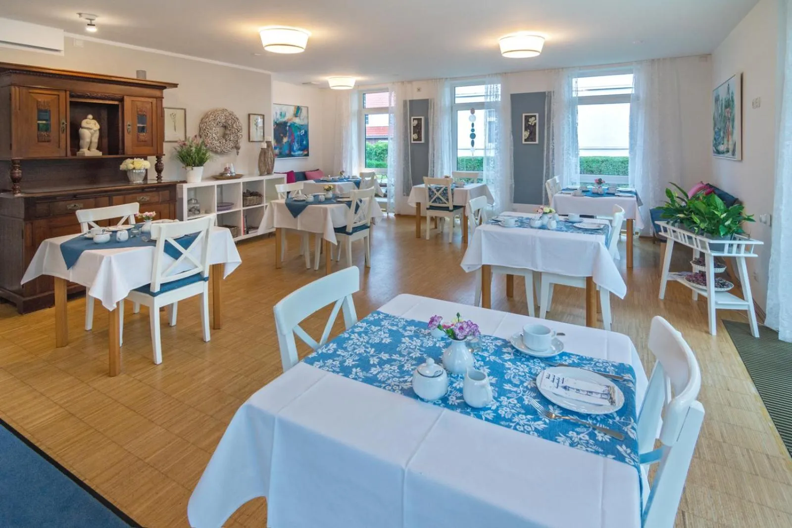 Breakfast in Hotel am Elisabethufer