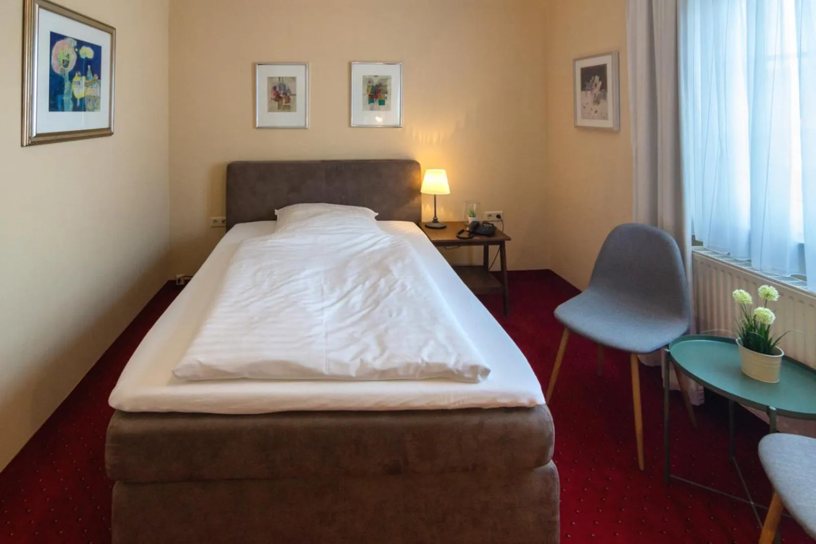 Photo of the whole room, Bed in Hotel am Elisabethufer