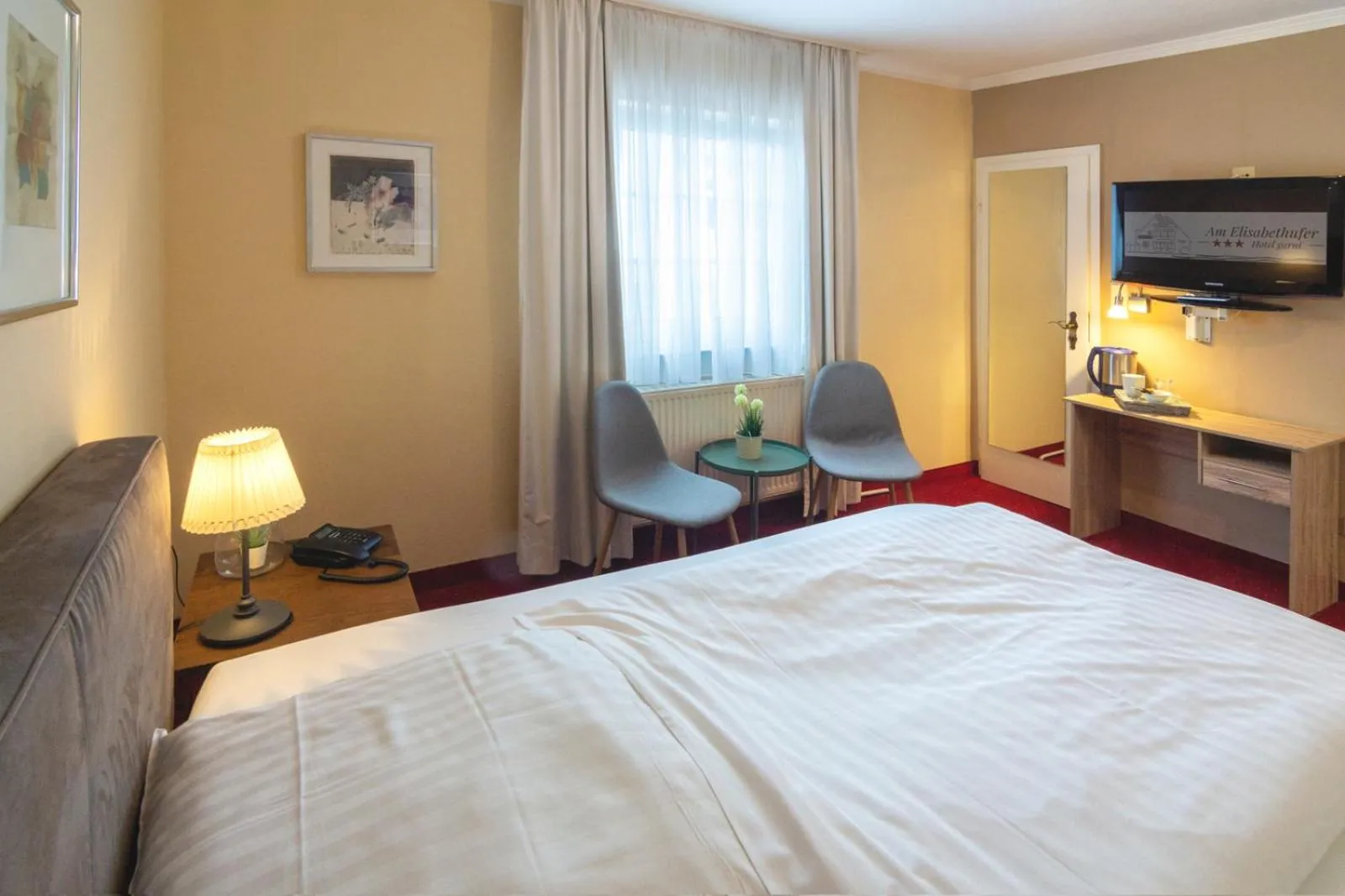 Photo of the whole room, Bed in Hotel am Elisabethufer