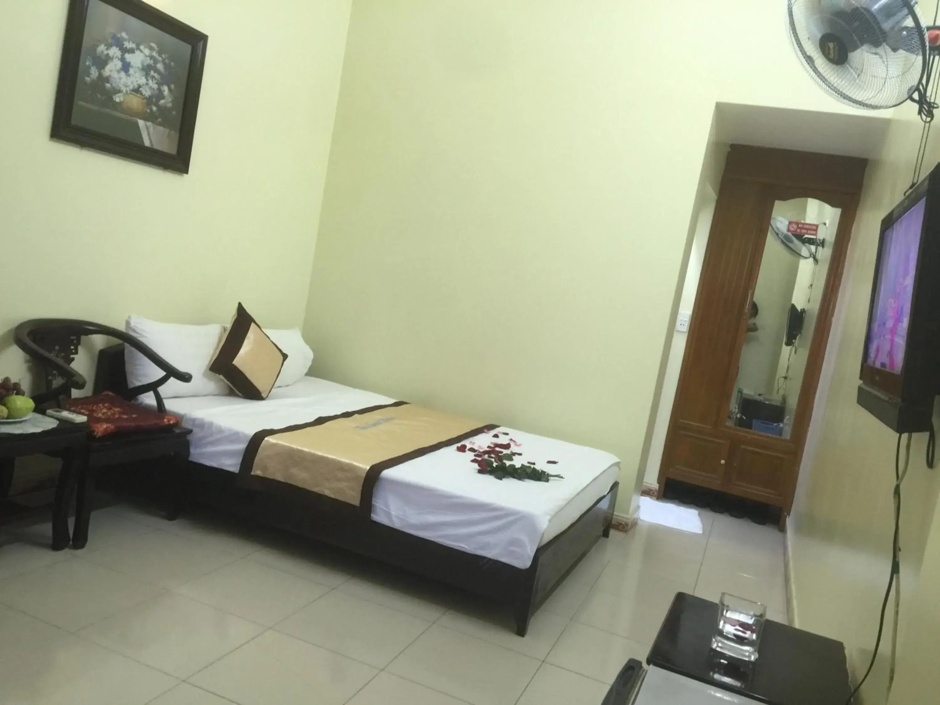 Budget Double Room in Thu Guest House Budget Double Room in Thu Guest House