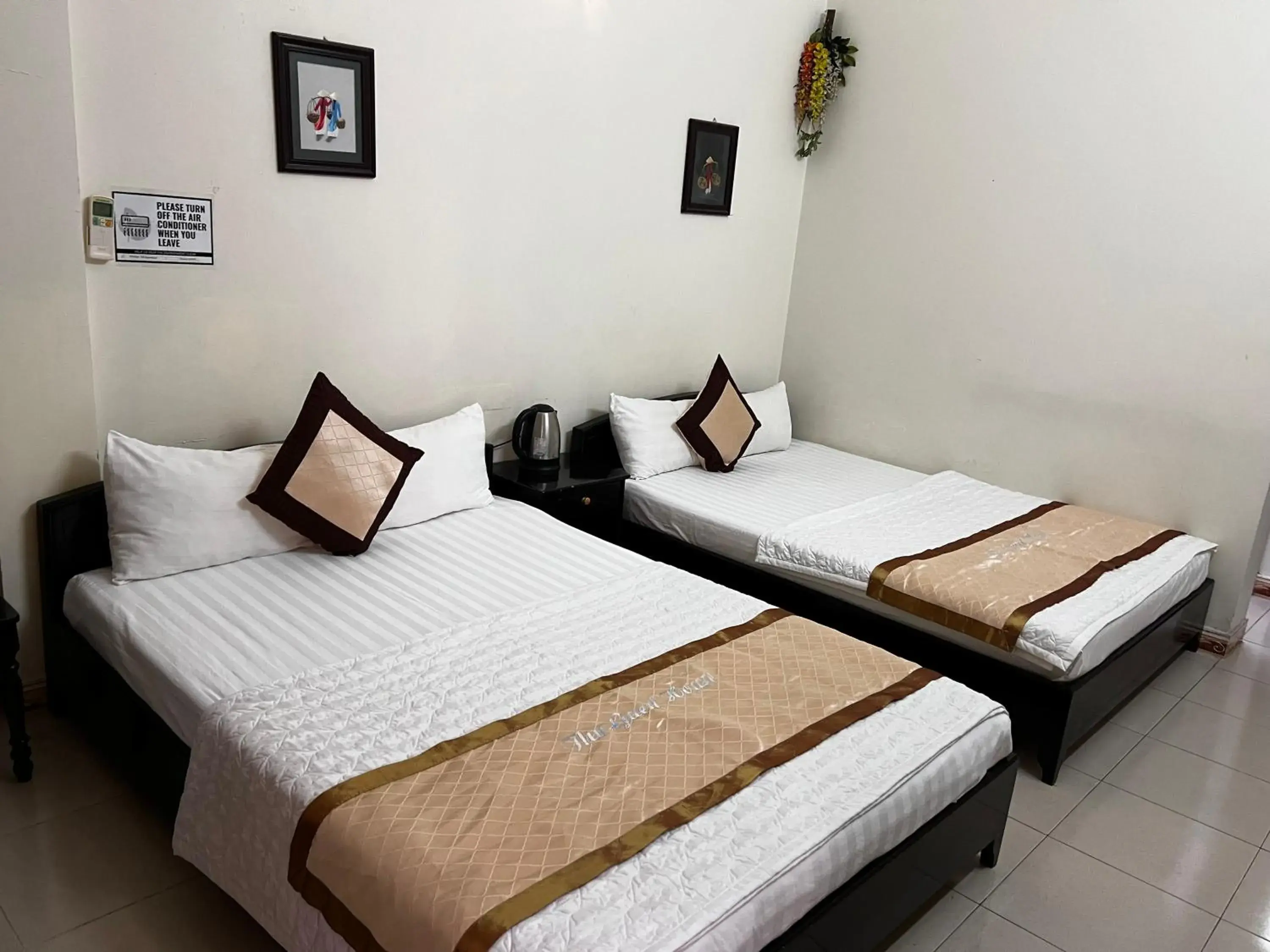 Quadruple Room in Thu Guest House Quadruple Room in Thu Guest House