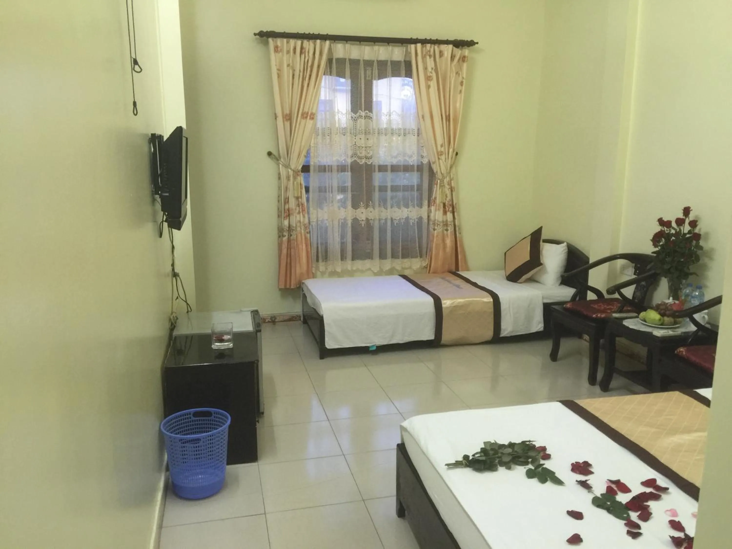 Photo of the whole room, Bed in Thu Guest House