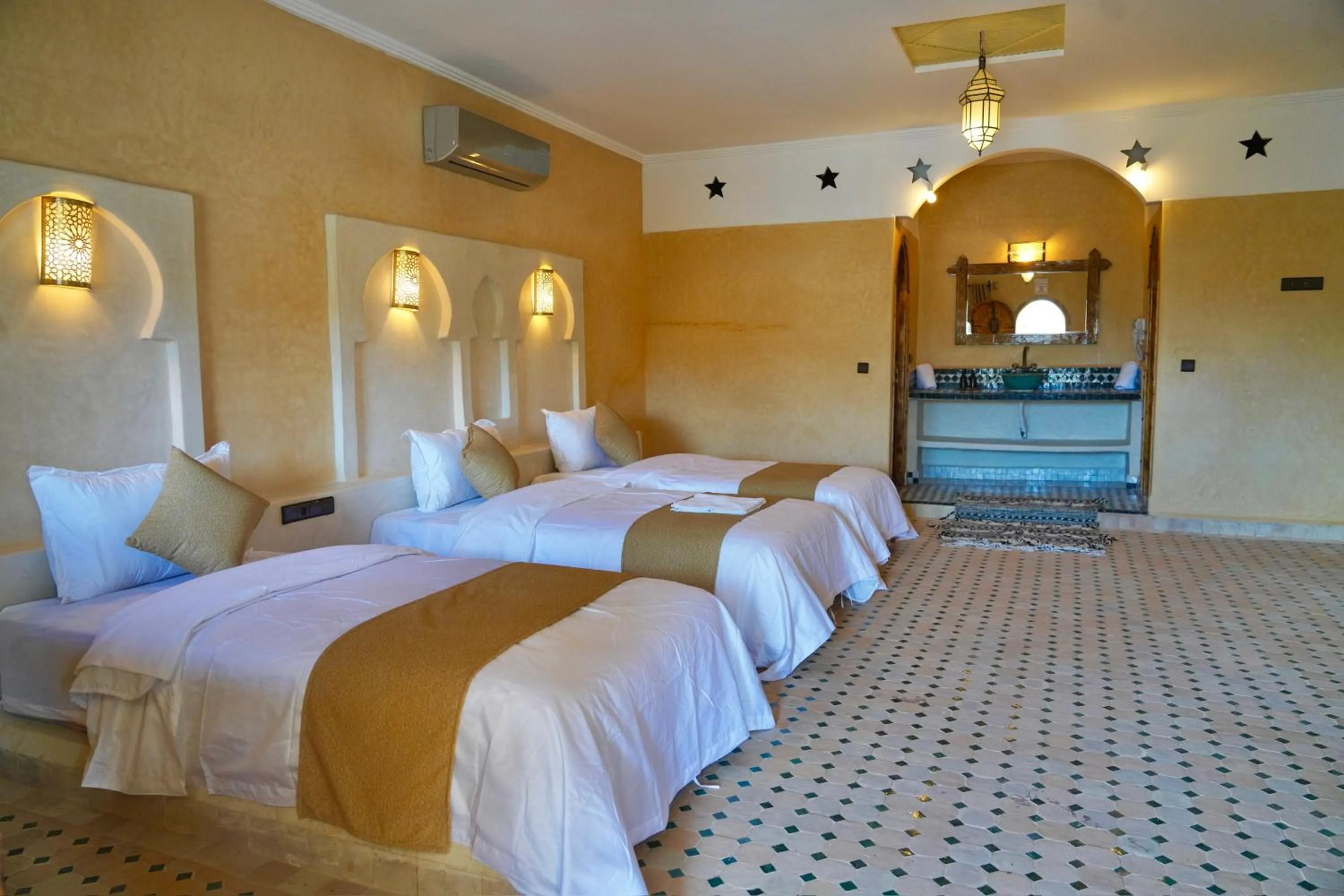 Bed in Hotel Sunset Palace