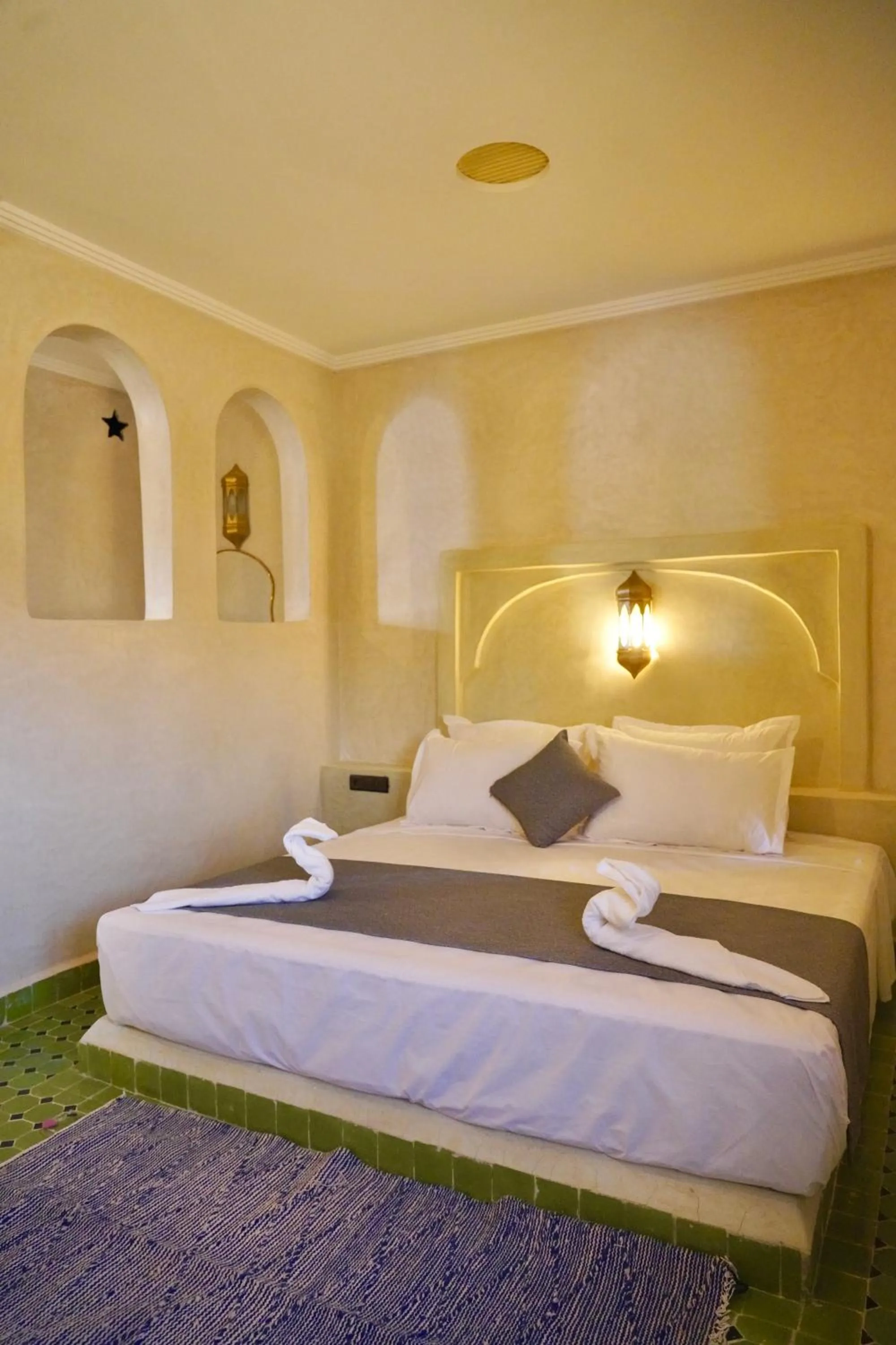 Bed in Hotel Sunset Palace