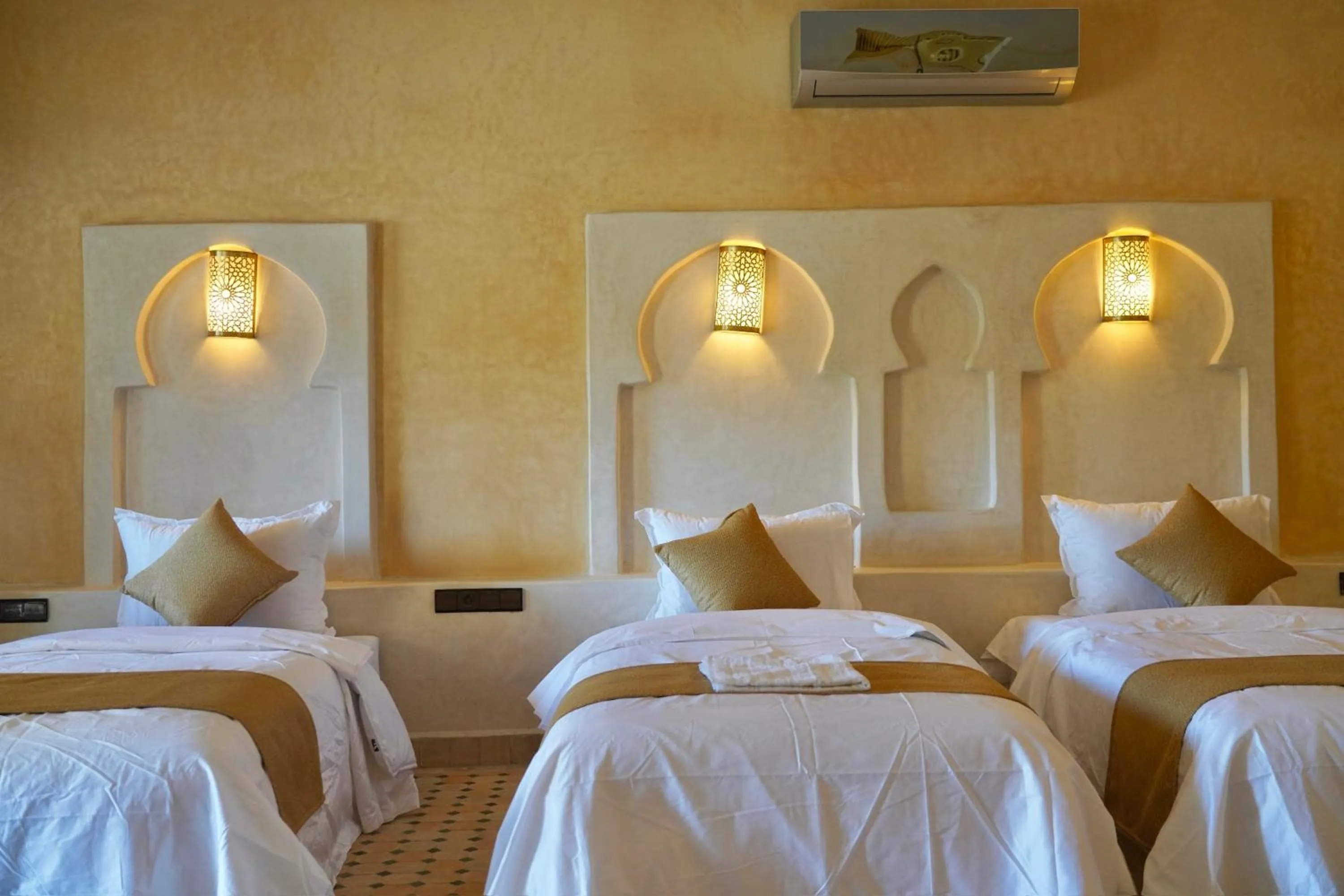 Standard Triple Room in Hotel Sunset Palace