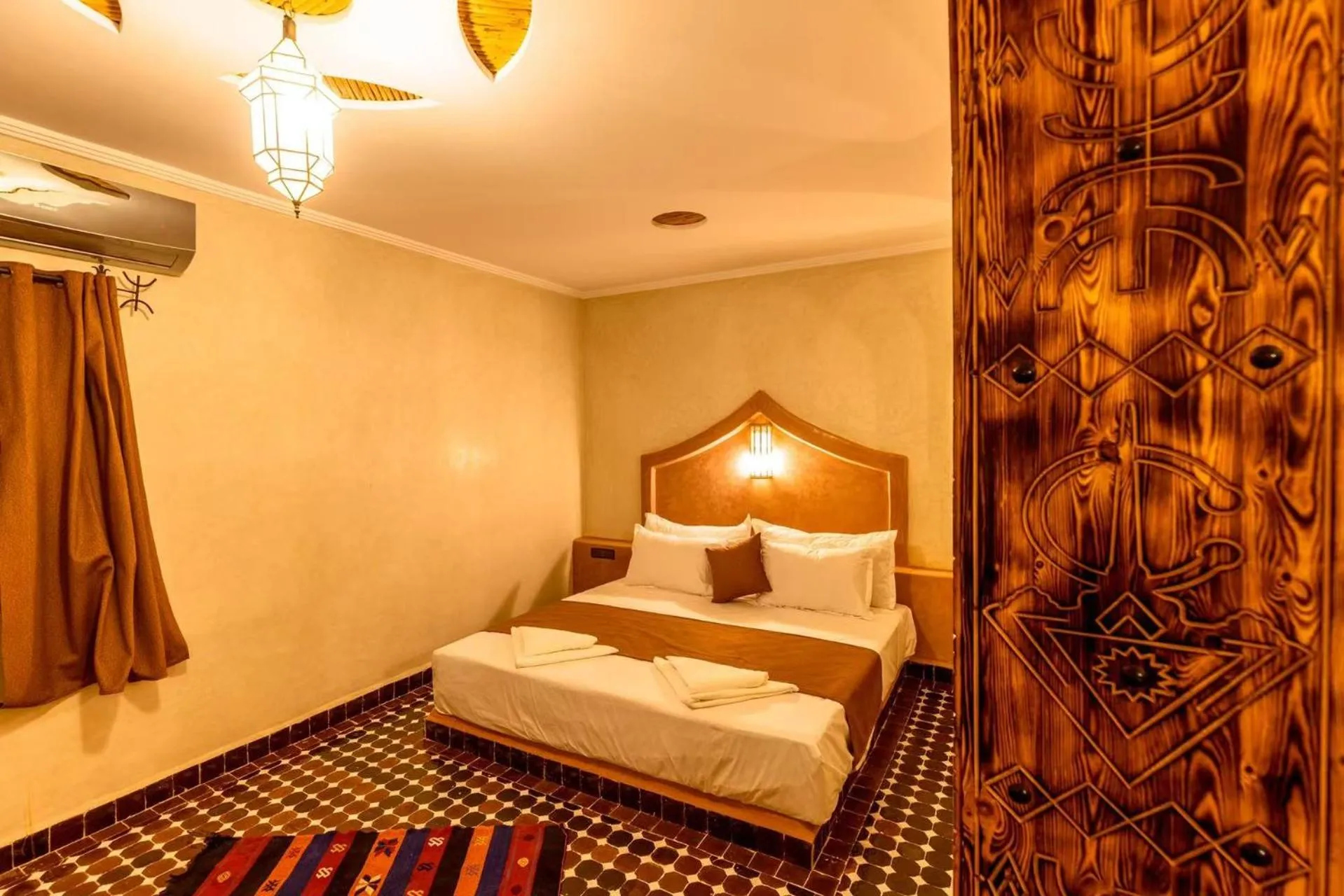 Bed in Hotel Sunset Palace