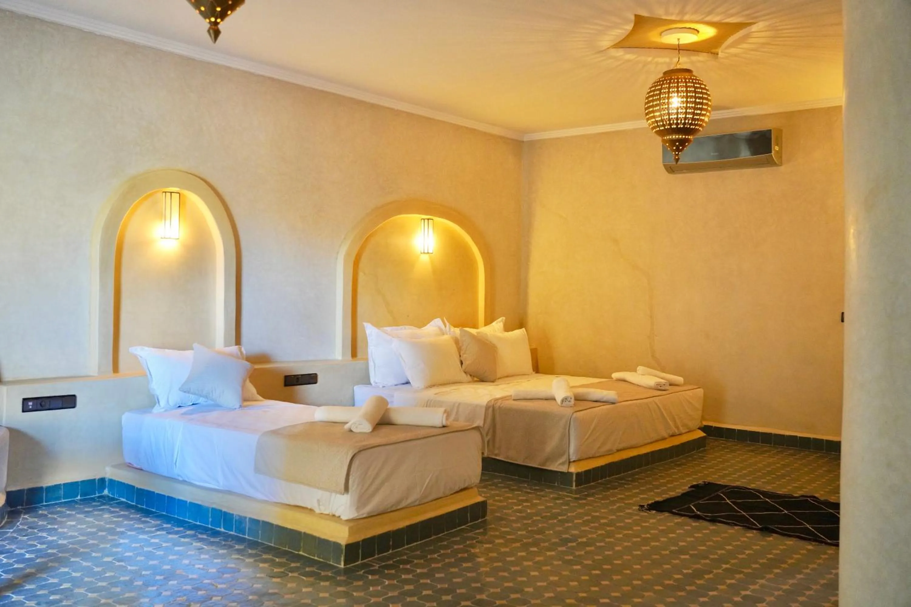 Bed in Hotel Sunset Palace