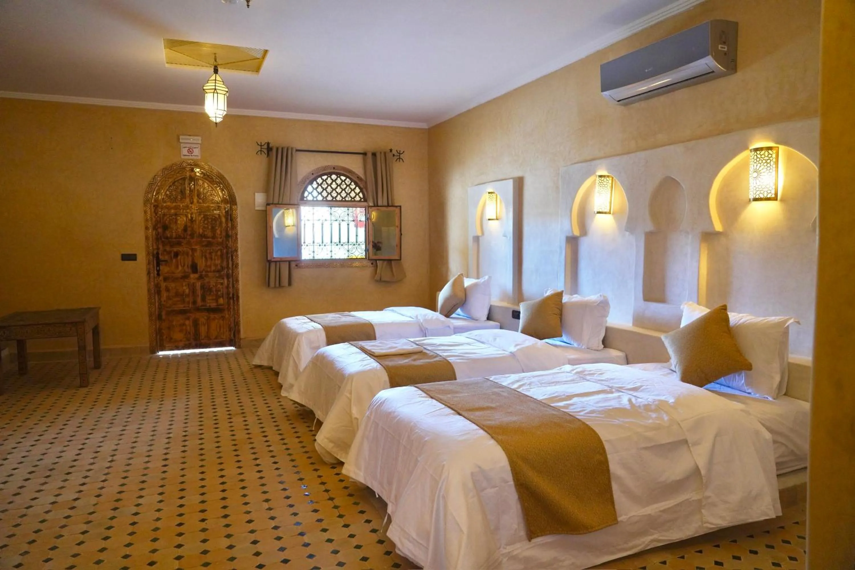 Bed in Hotel Sunset Palace