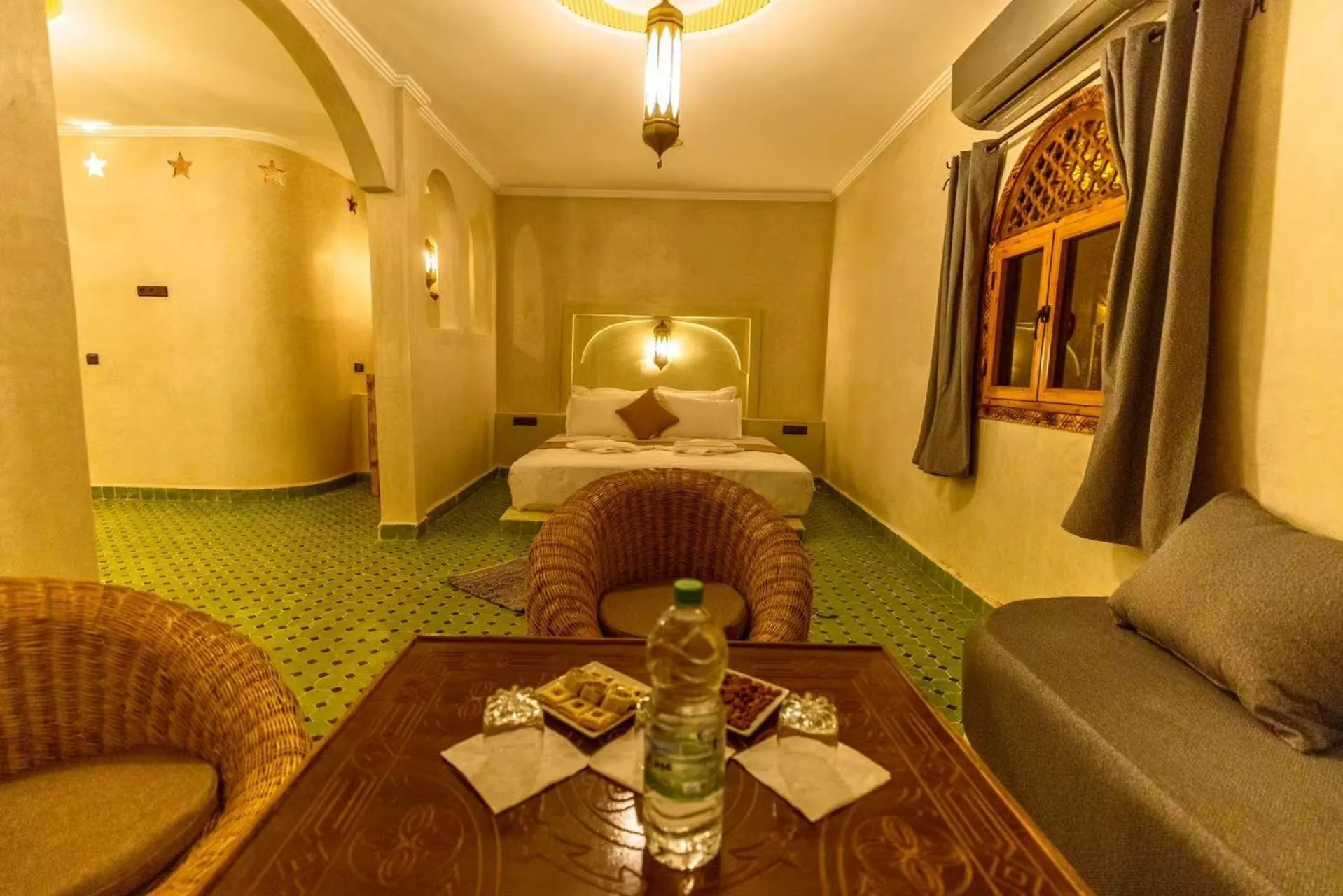 Bed in Hotel Sunset Palace