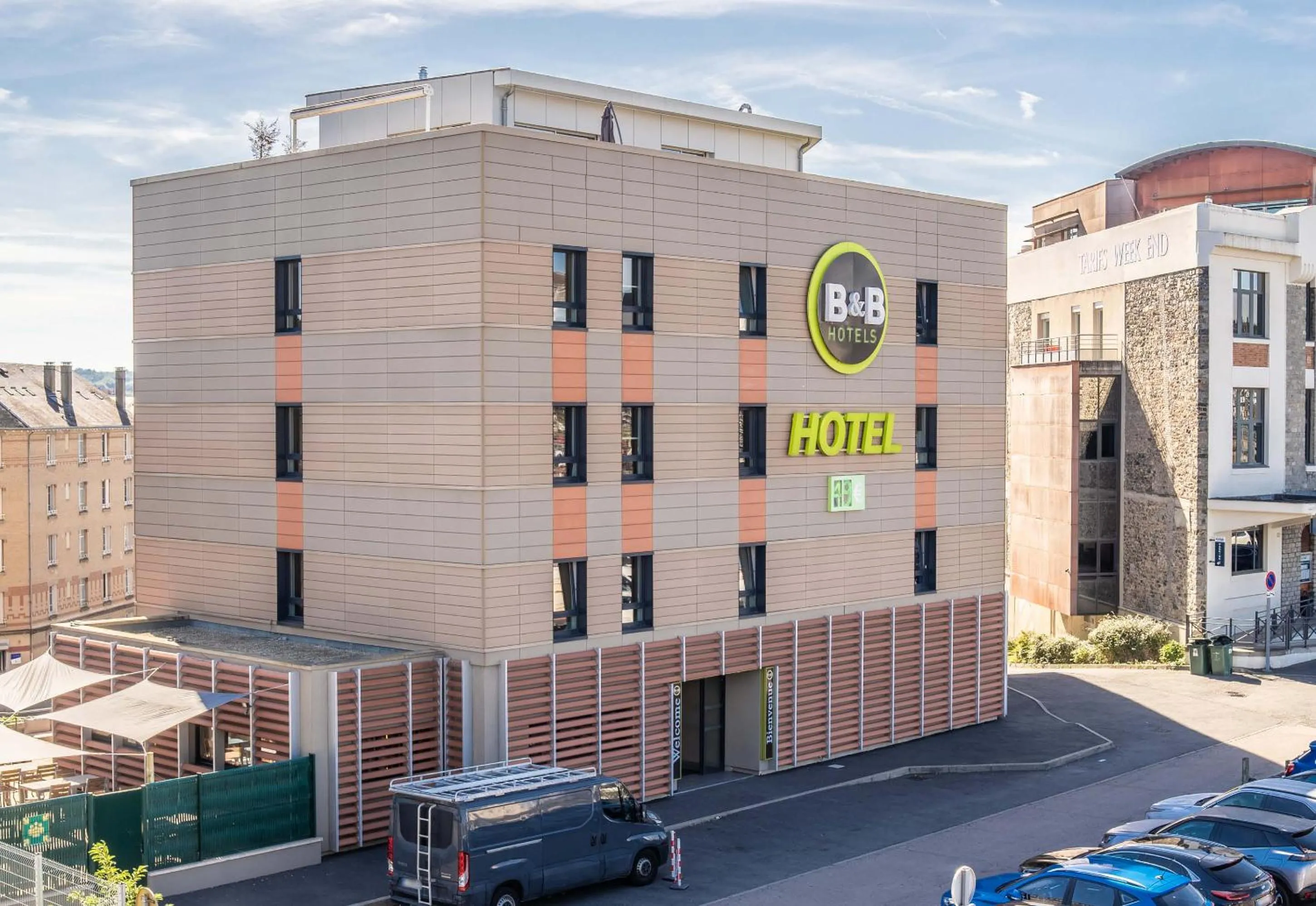 Property building in B&B HOTEL Limoges Centre Gare