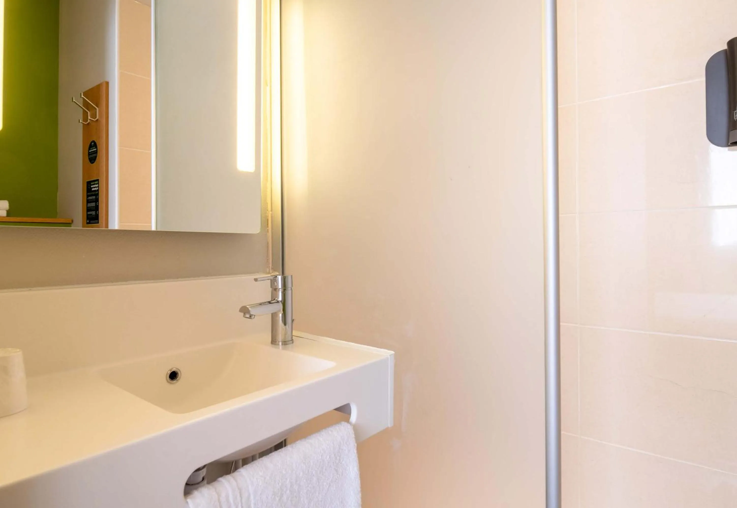 Bathroom in B&B HOTEL Limoges Centre Gare