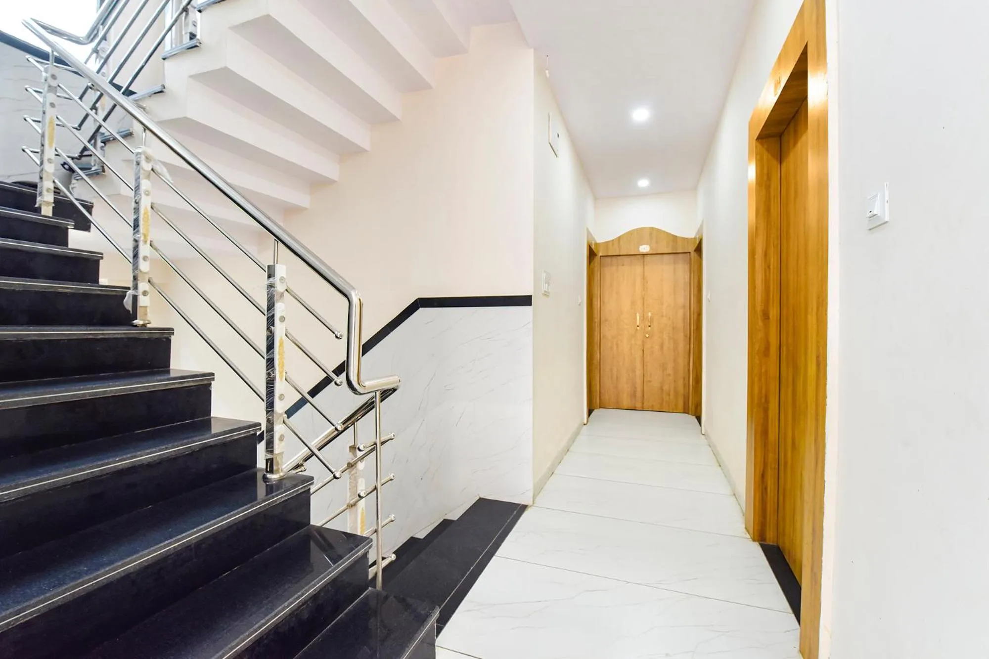 Lobby or reception in FabHotel Somnath