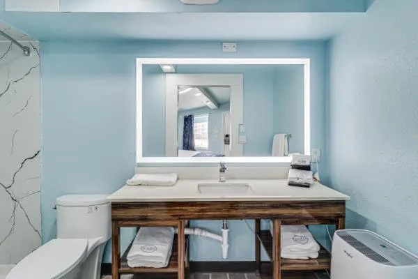 Seaside Boutique Hotel, Waves At Your Doorstep