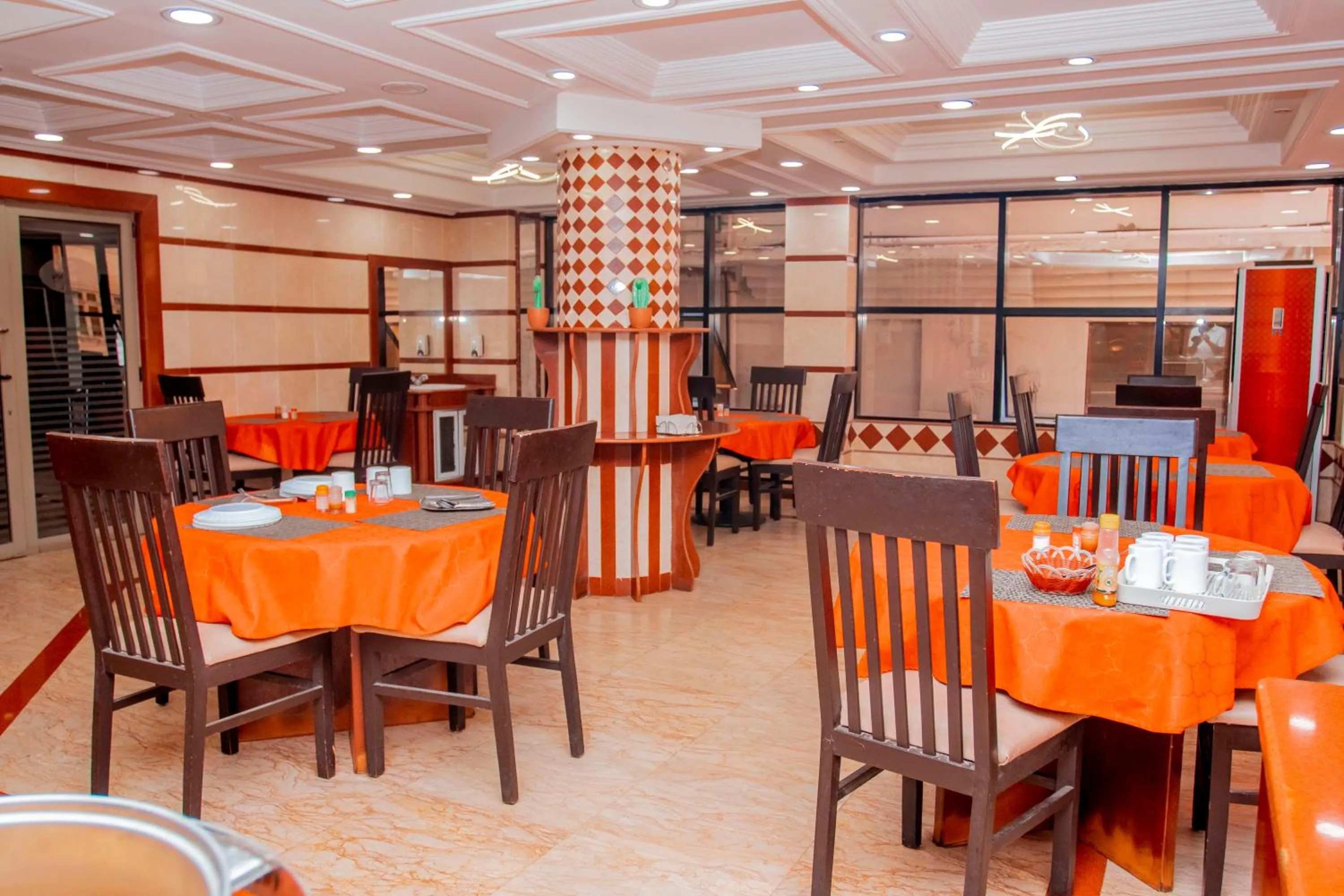 Restaurant/places to eat in Sleep Inn Hotel - City Centre