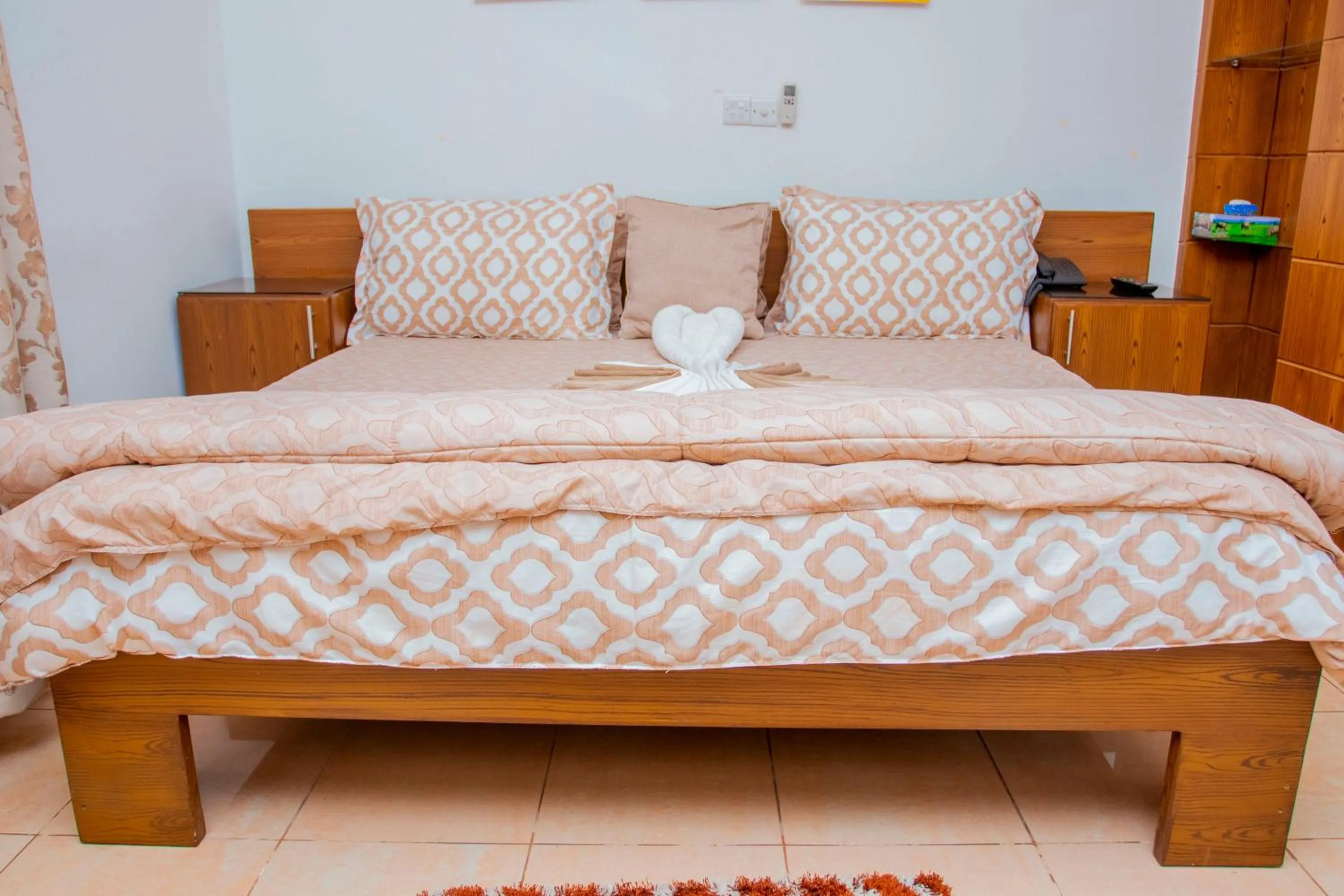 Bed in Sleep Inn Hotel - City Centre